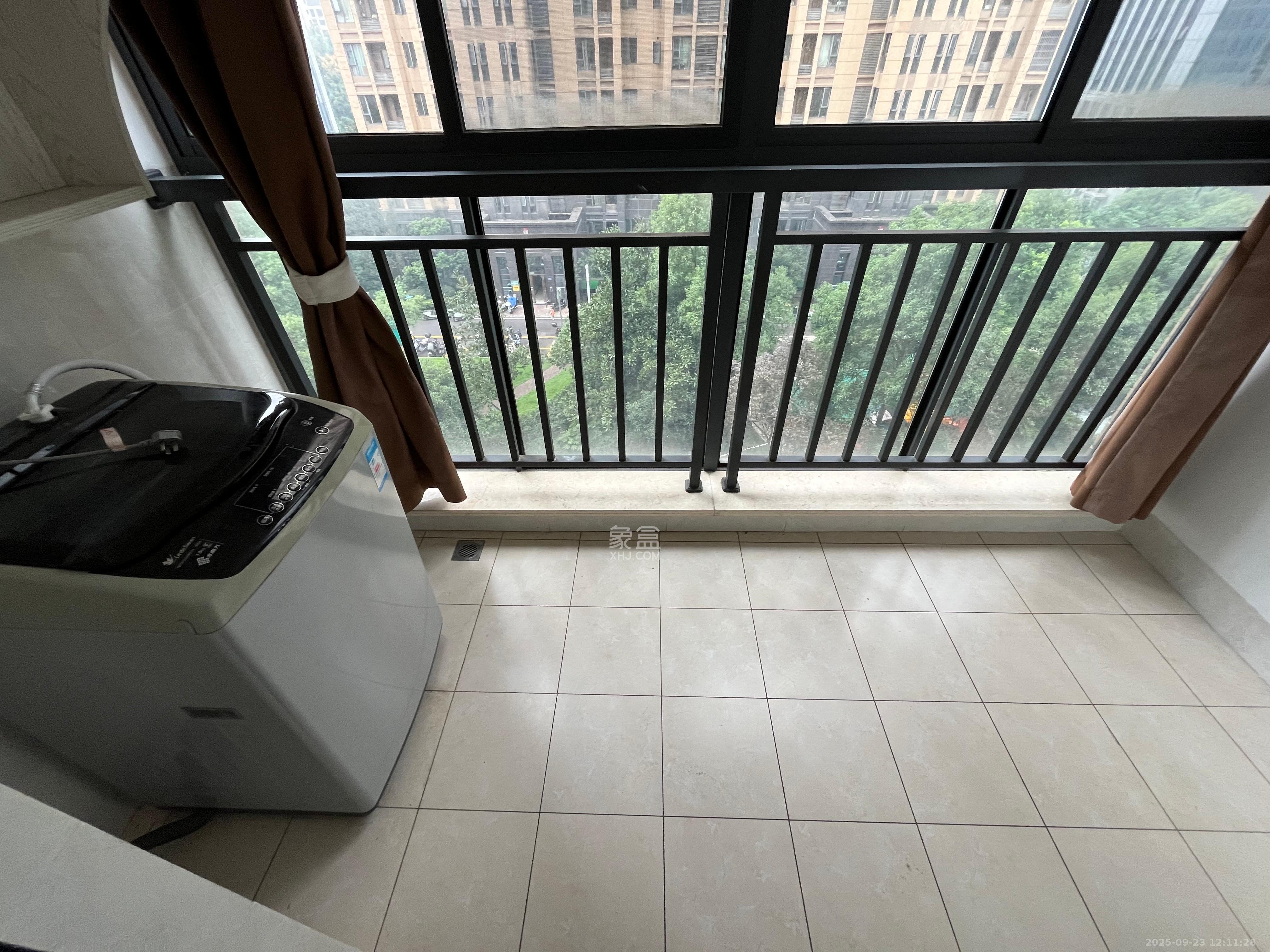 荣盛花语馨苑 3室2厅1卫 2300.0元/月 荣盛花语馨苑 3室2厅1卫 2300.0元/月室内图