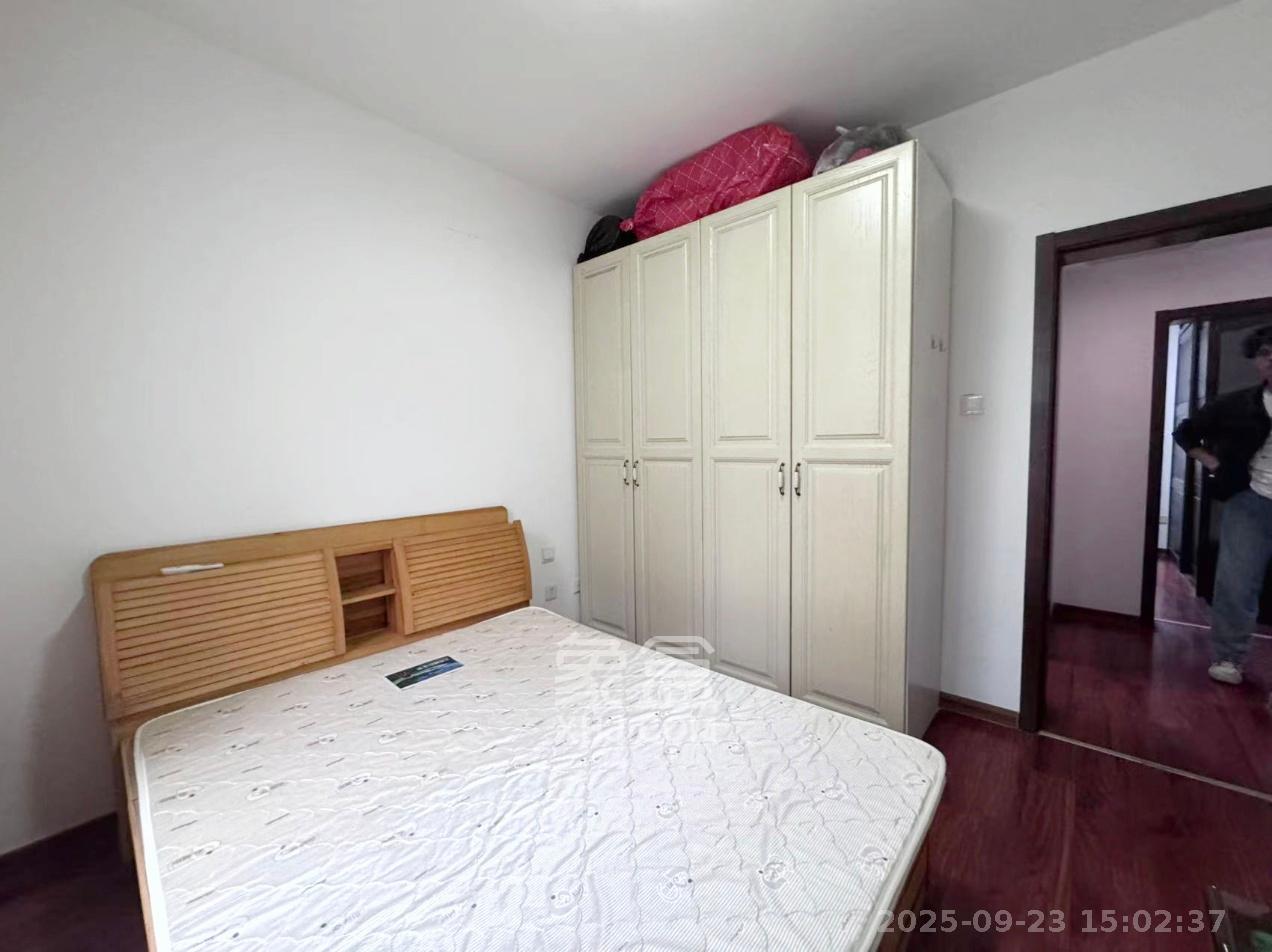 龙湾1号公馆  3室2厅1卫    2400.0元/月室内图