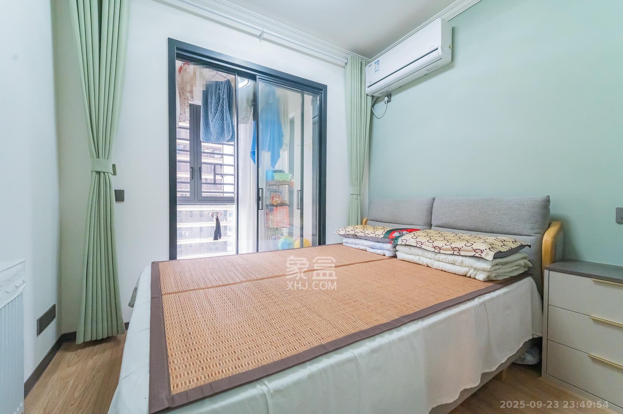 旭辉美的东樾城  3室2厅2卫    89.8万卧室