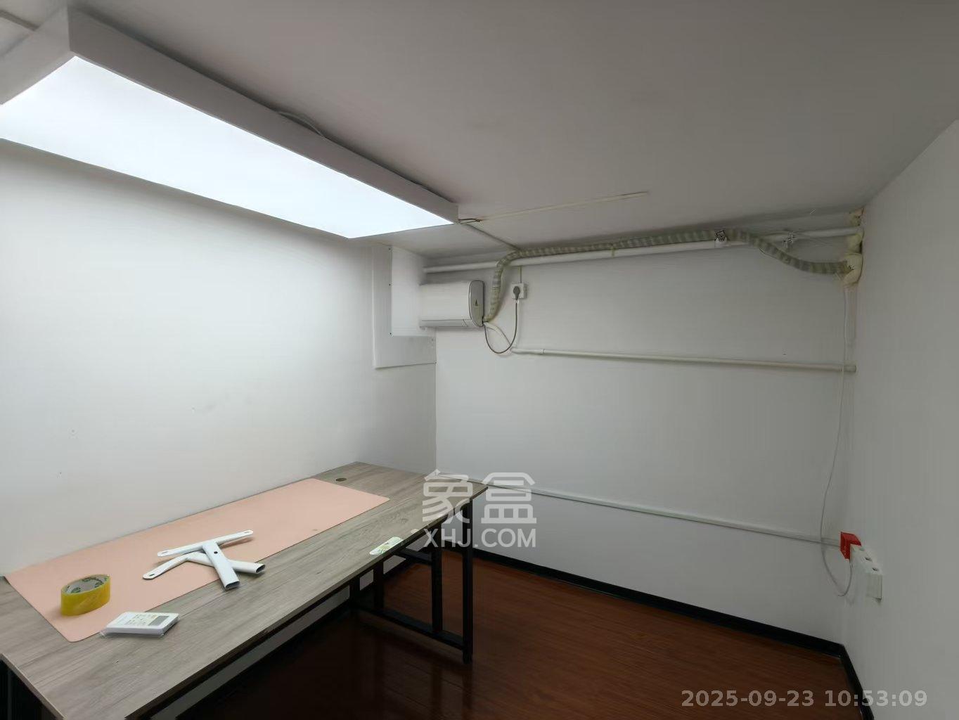 华润置地广场二期  6室1厅1卫    3200.0元/月 华润置地广场二期  6室1厅1卫    3200.0元/月