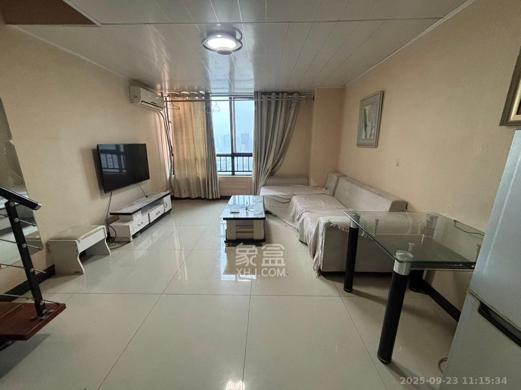 融圣国际  2室1厅1卫    2000.0元/月 融圣国际  2室1厅1卫    2000.0元/月