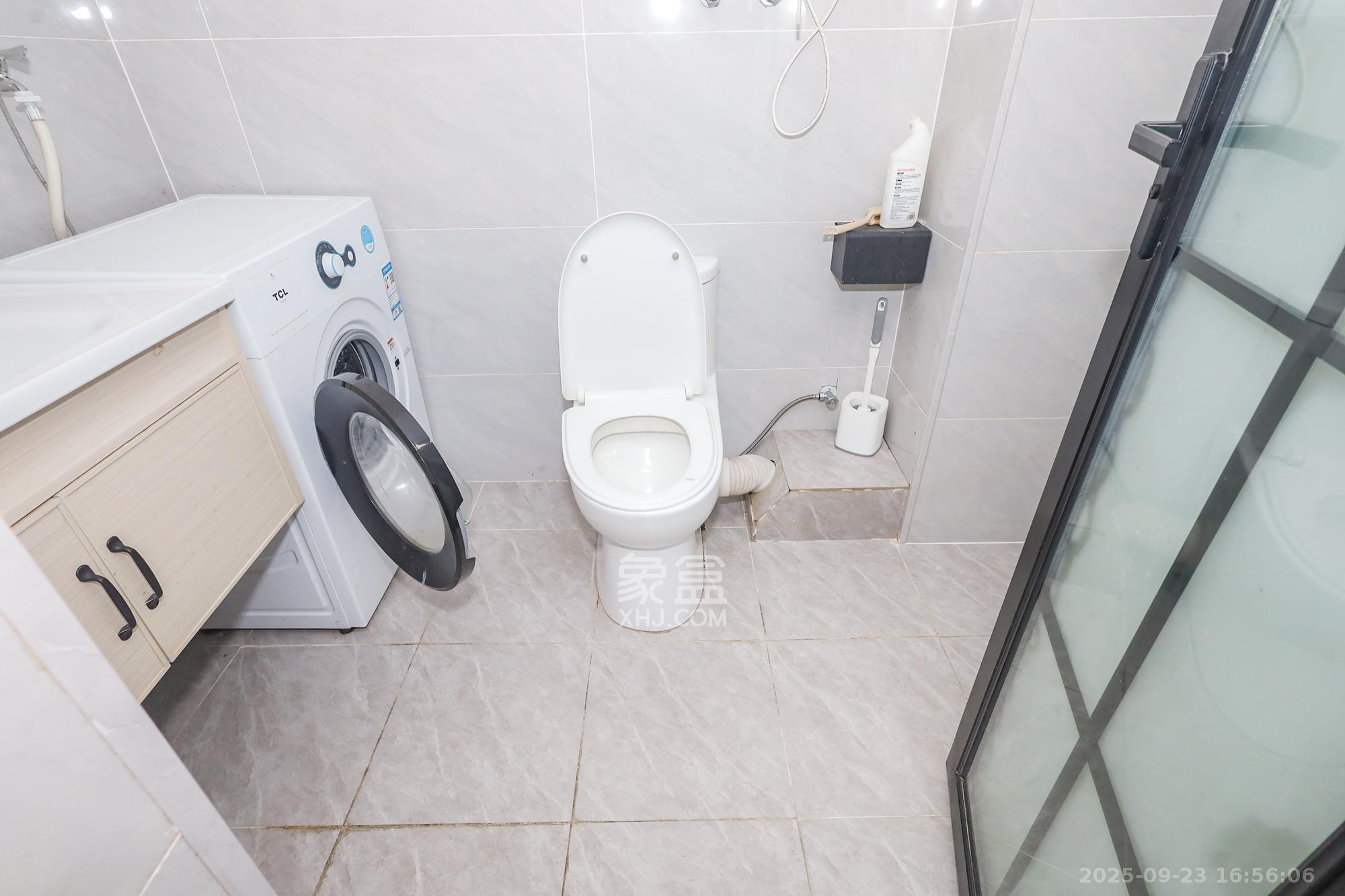 卓越中寰  1室0厅0卫    49.0万卫生间