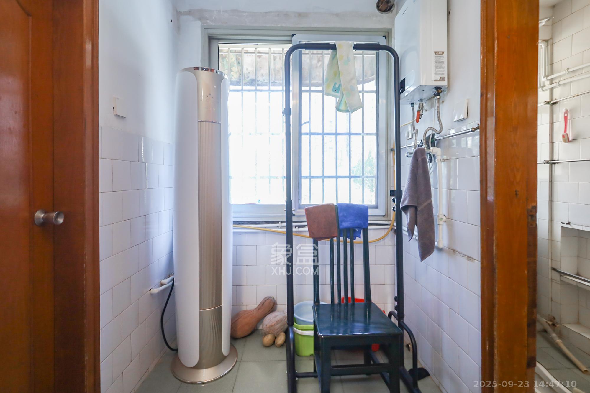 汽车发动机厂宿舍 2室1厅1卫 1500.0元/月 汽车发动机厂宿舍 2室1厅1卫 1500.0元/月室内图