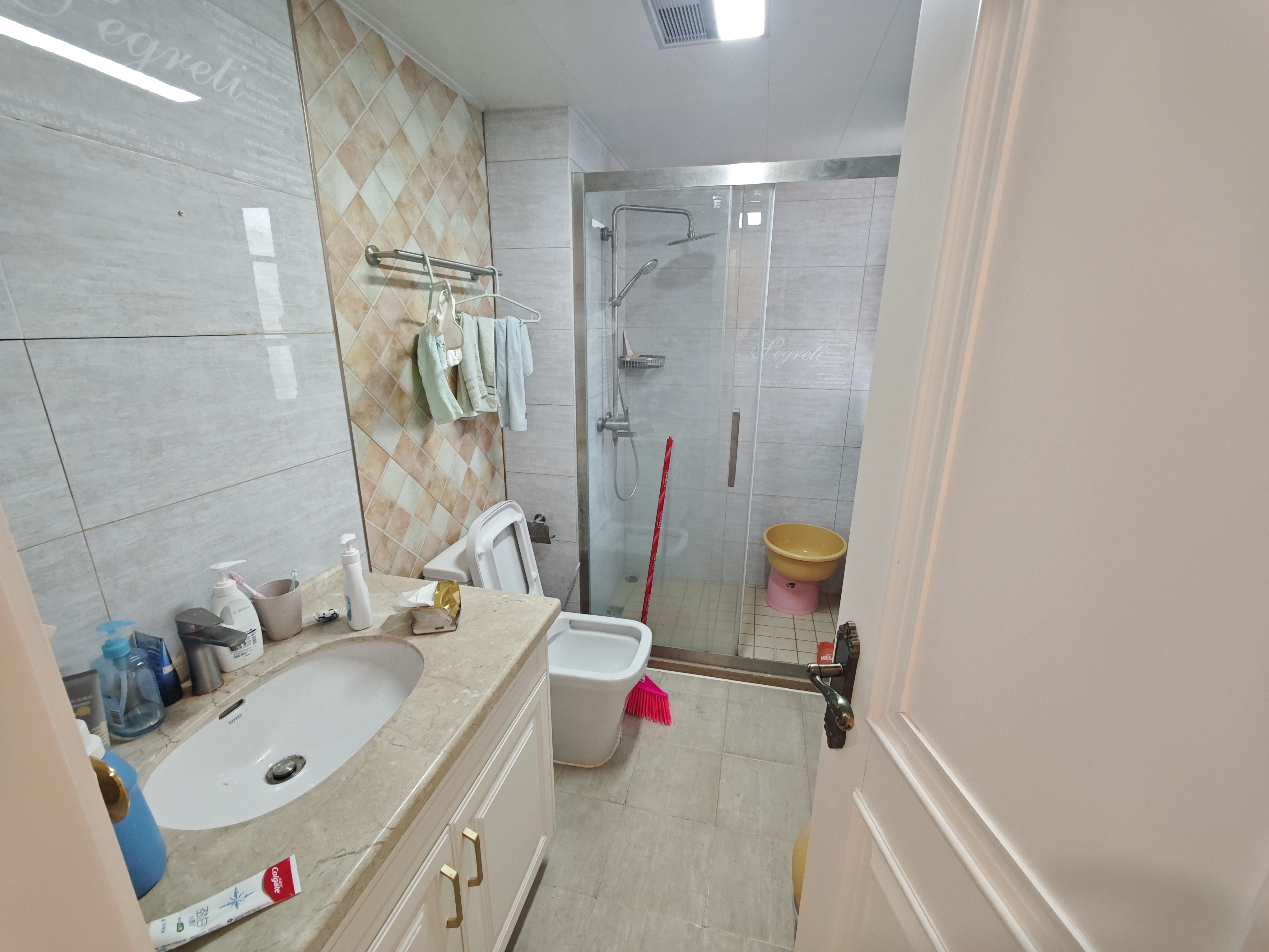 椰风水韵(北区) 3室2厅2卫 201.0万 椰风水韵(北区) 3室2厅2卫 201.0万客厅