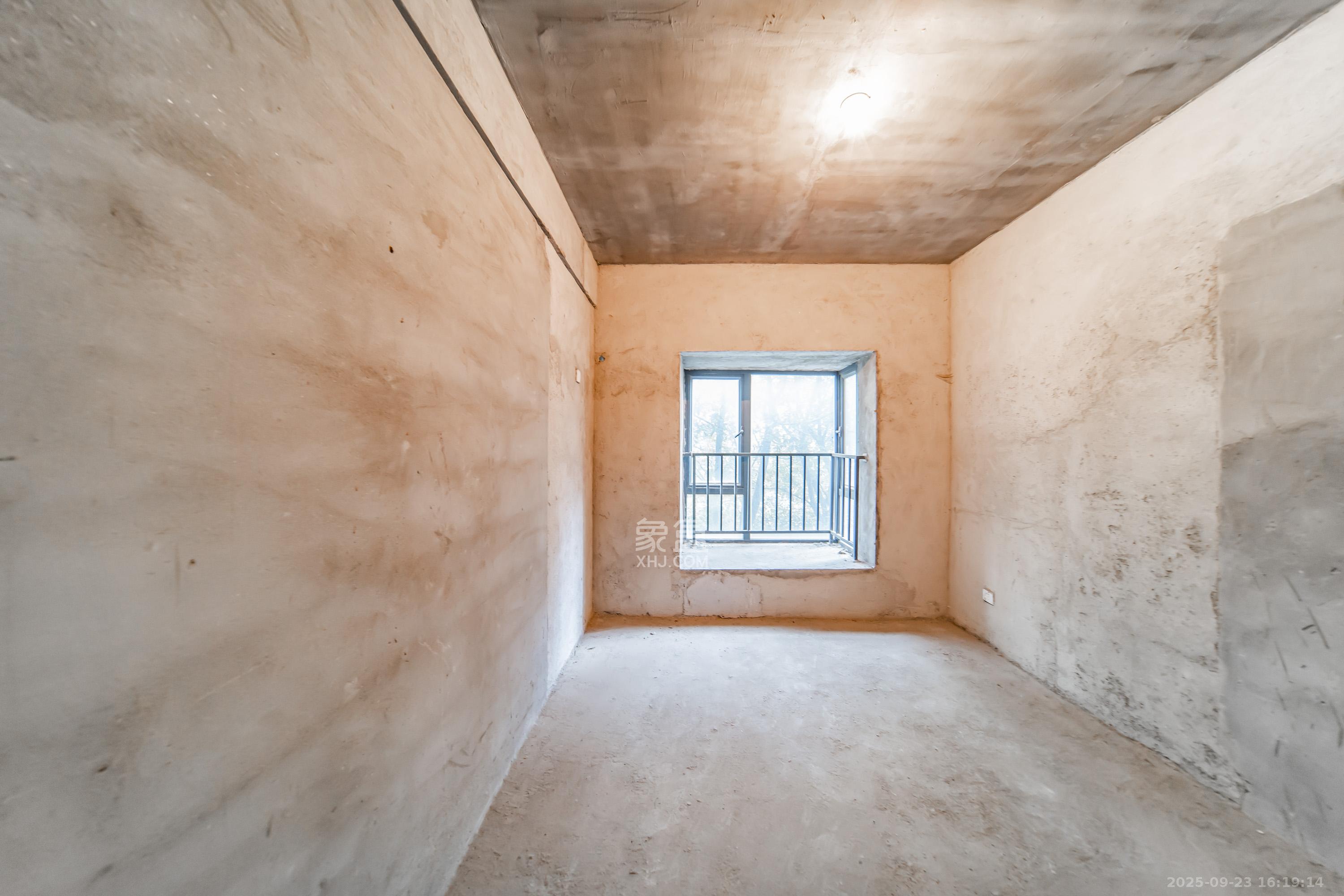 麓山翰林苑  4室2厅2卫    130.0万卧室