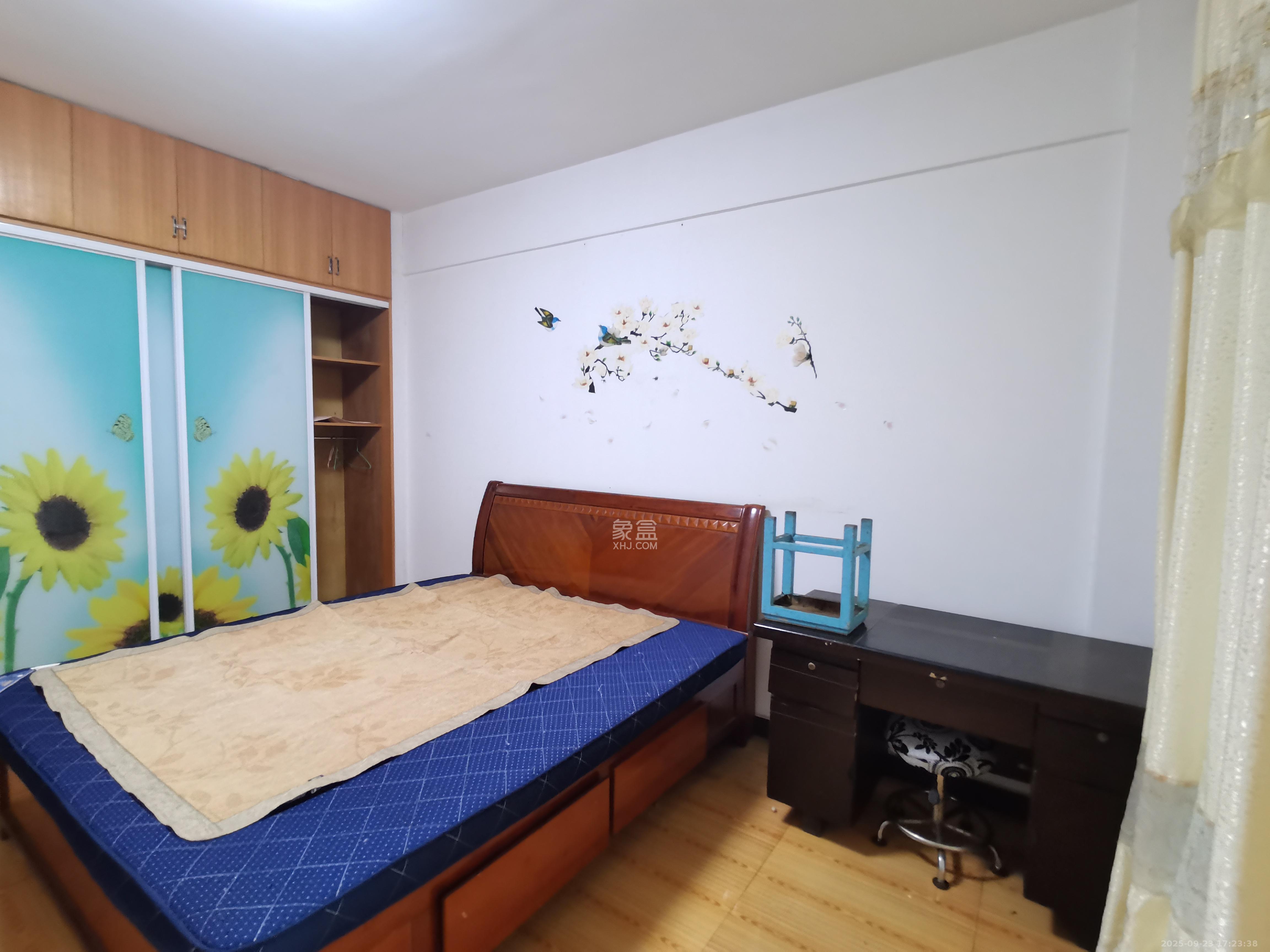 长建建材市场  2室2厅1卫    1600.0元/月室内图