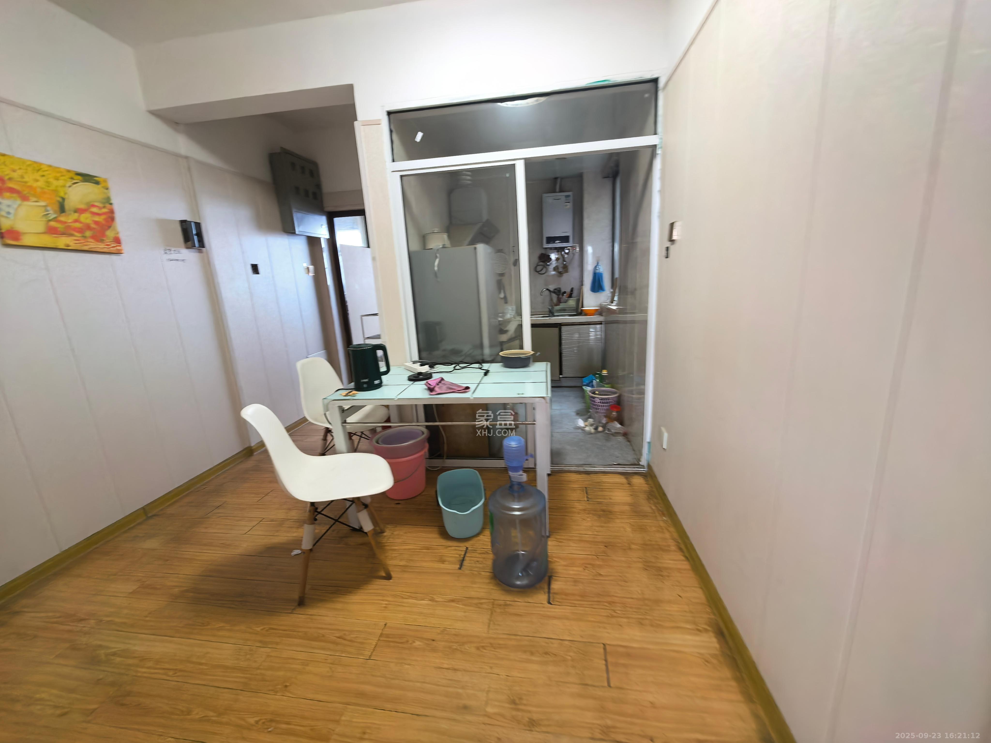 华润置地广场二期 3室2厅2卫 2000.0元/月 华润置地广场二期 3室2厅2卫 2000.0元/月室内图