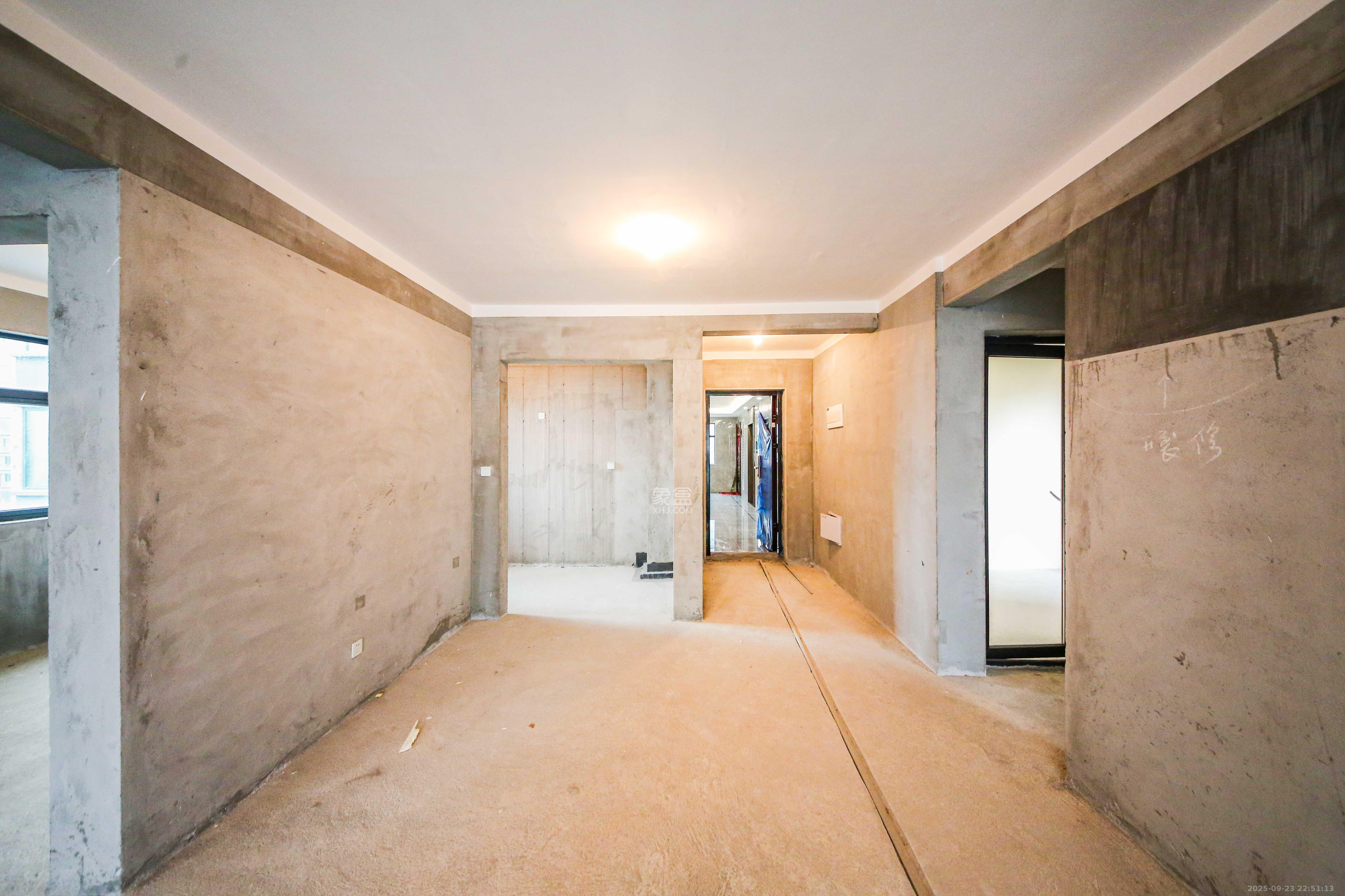 中建钰和城  4室2厅2卫    160.0万客厅