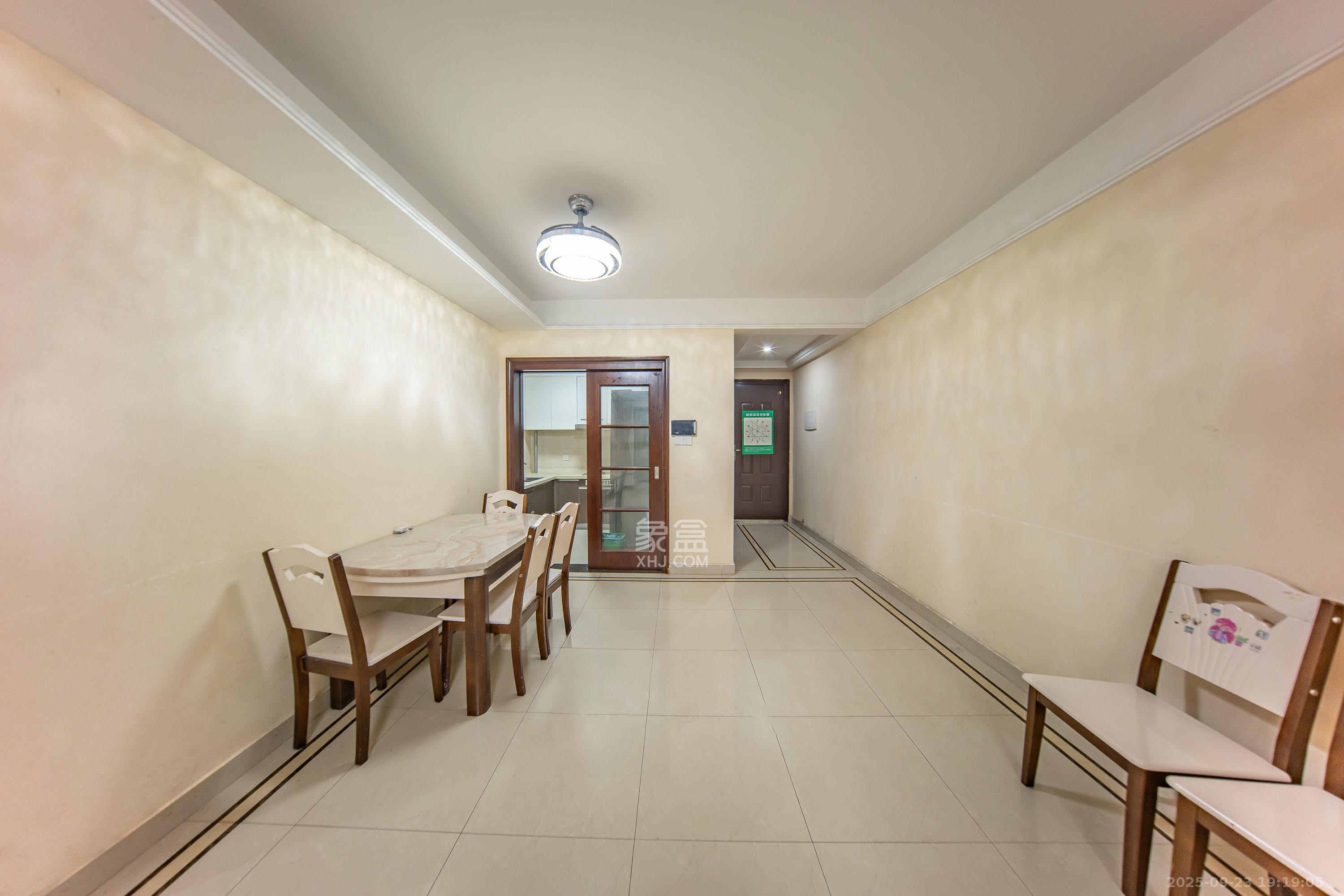 中海国际三期 3室2厅2卫 2400.0元/月 中海国际三期 3室2厅2卫 2400.0元/月室内图