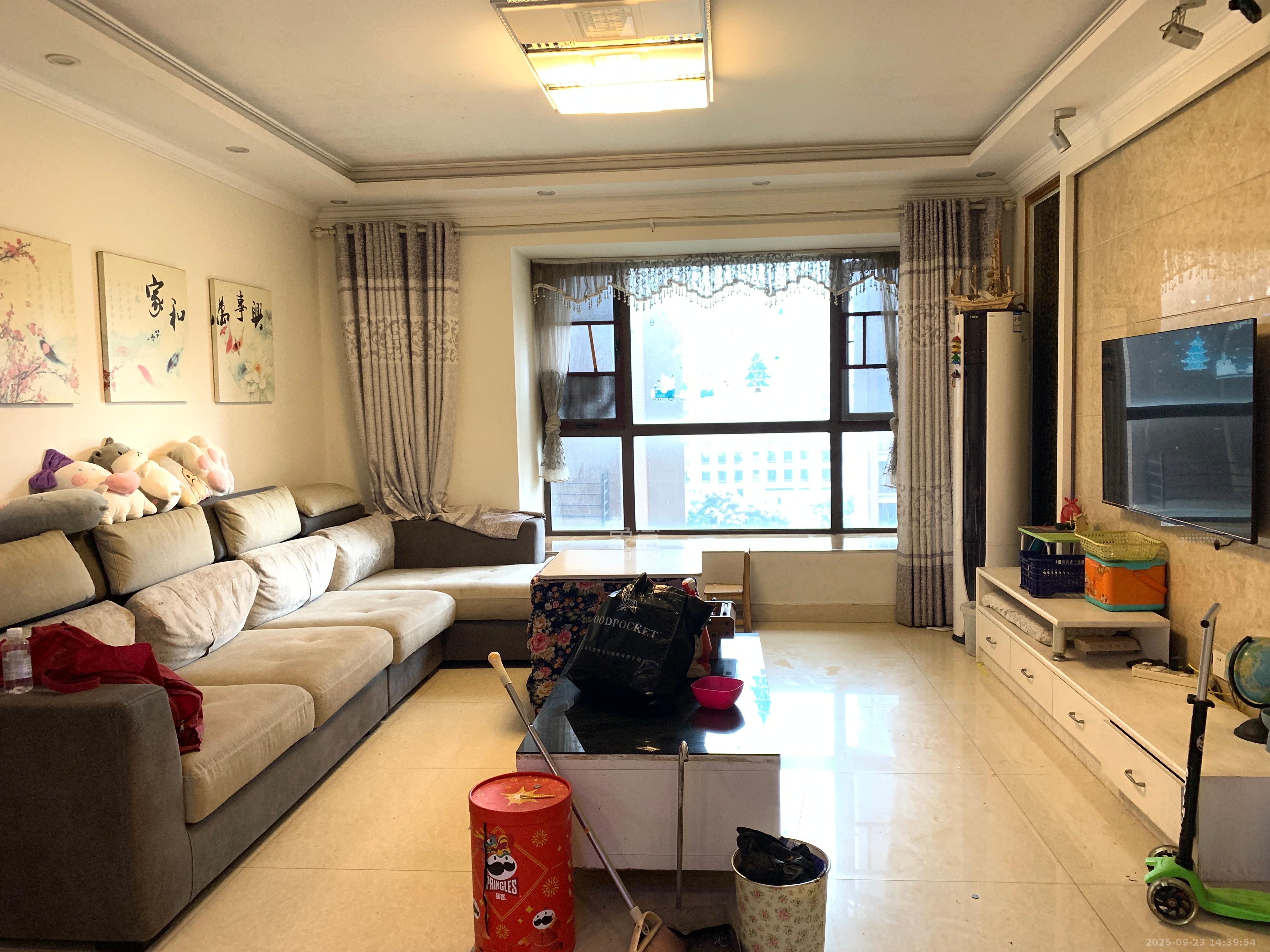 水岸世景  3室2厅2卫    2200.0元/月 水岸世景  3室2厅2卫    2200.0元/月室内图