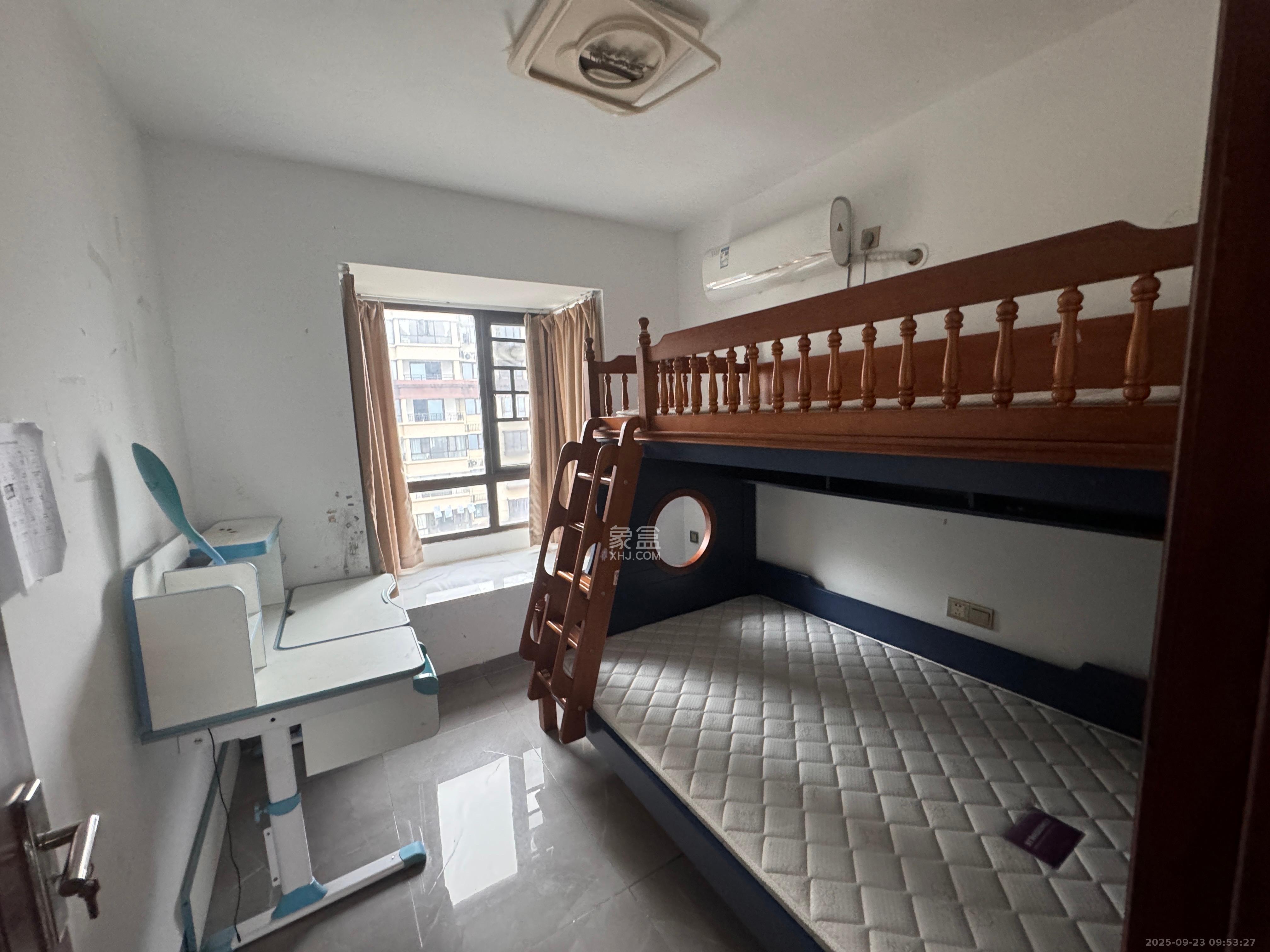 山语城三期 3室2厅2卫 2200.0元/月 山语城三期 3室2厅2卫 2200.0元/月室内图