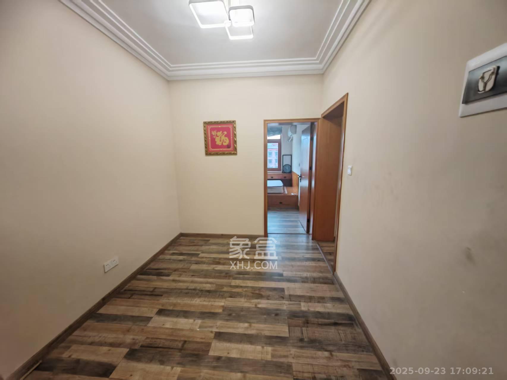 武警医院家属区  3室2厅1卫    3100.0元/月室内图