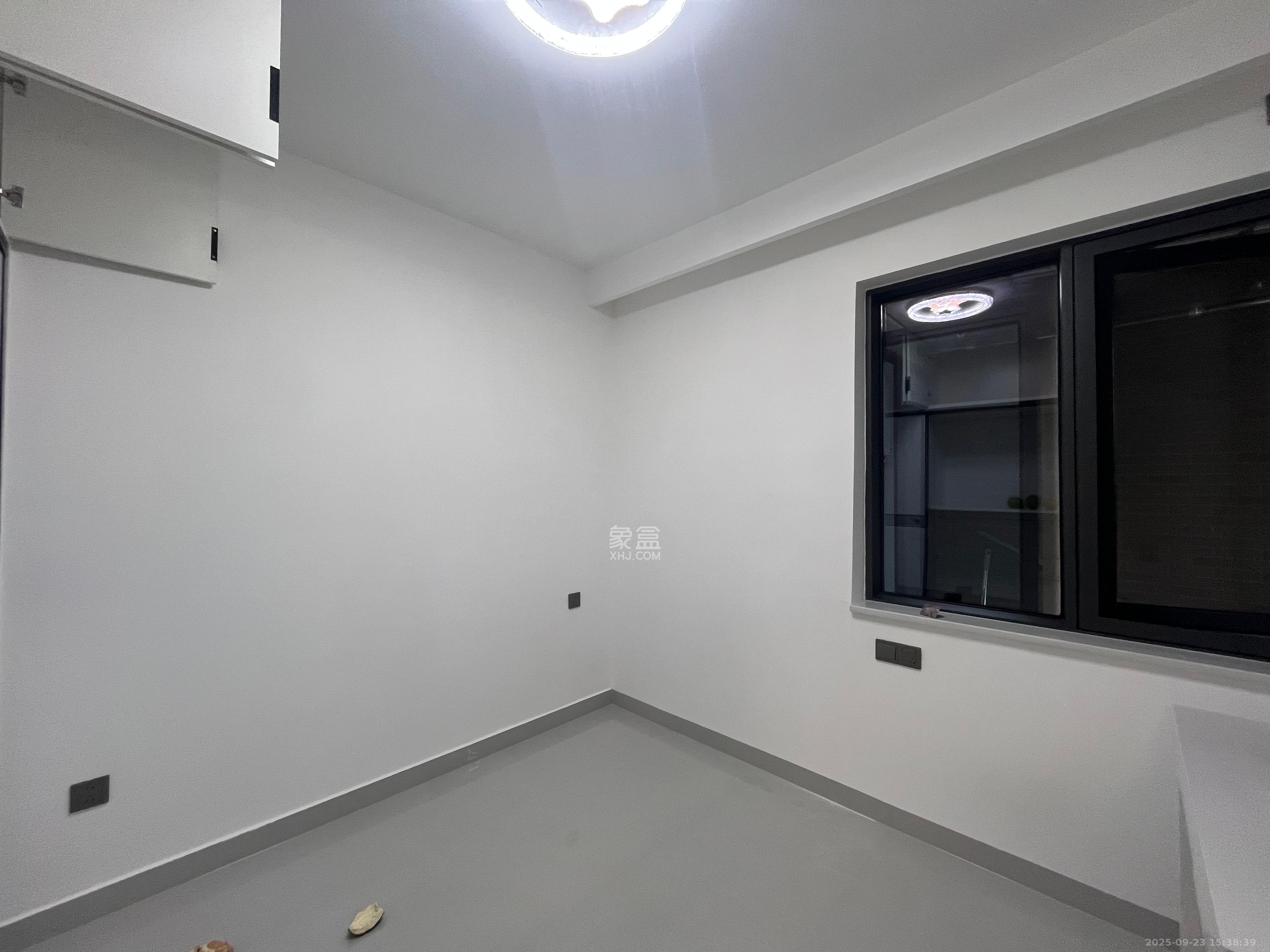 东岸梅园小区 2室1厅1卫 2400.0元/月 东岸梅园小区 2室1厅1卫 2400.0元/月室内图