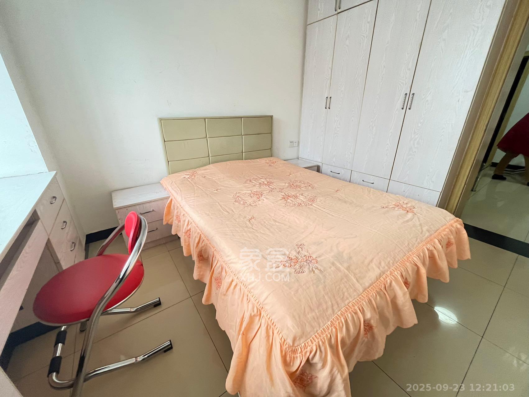 百纳广场(百纳公寓) 2室2厅1卫 2000.0元/月 百纳广场(百纳公寓) 2室2厅1卫 2000.0元/月室内图