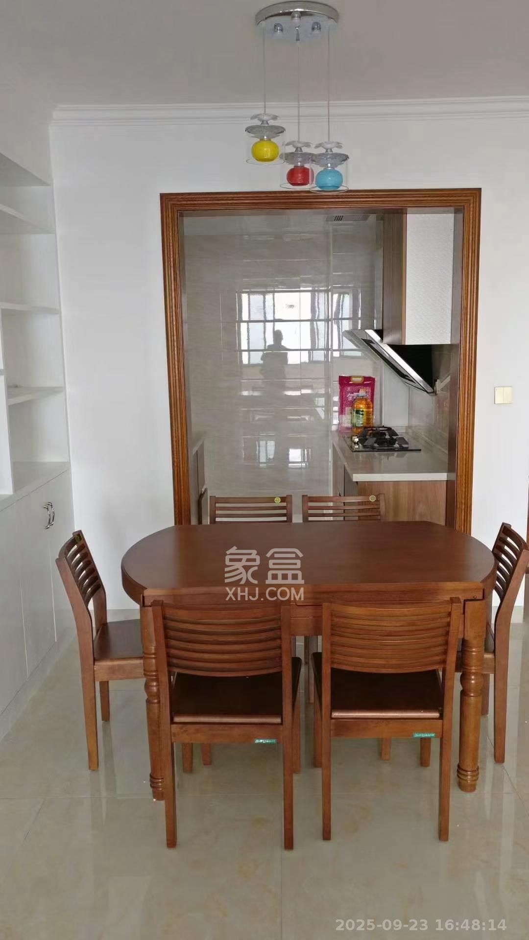 长房半岛蓝湾（观山月）  3室2厅1卫    2300.0元/月室内图