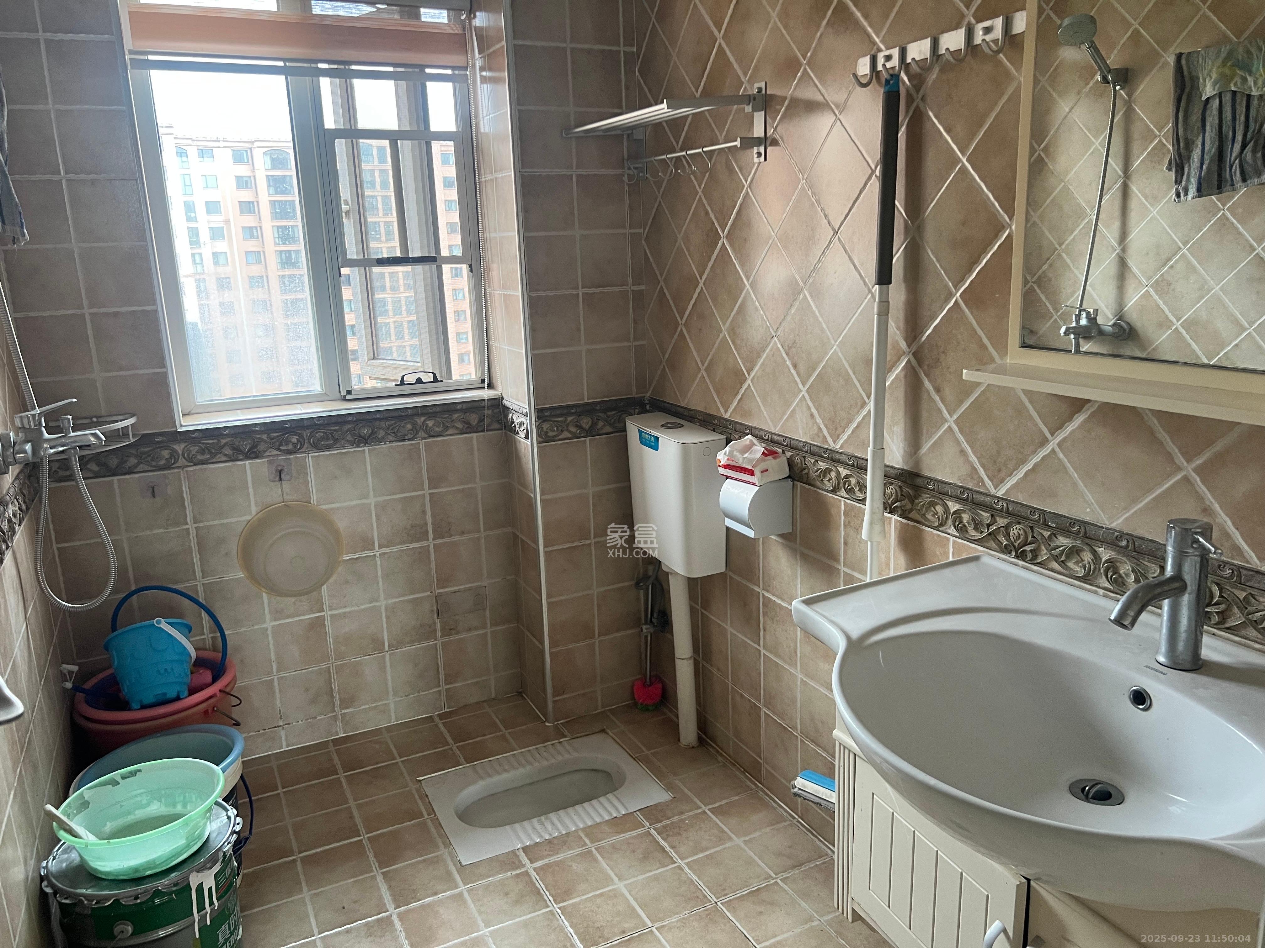 丽发新城 3室2厅2卫 2500.0元/月 丽发新城 3室2厅2卫 2500.0元/月室内图