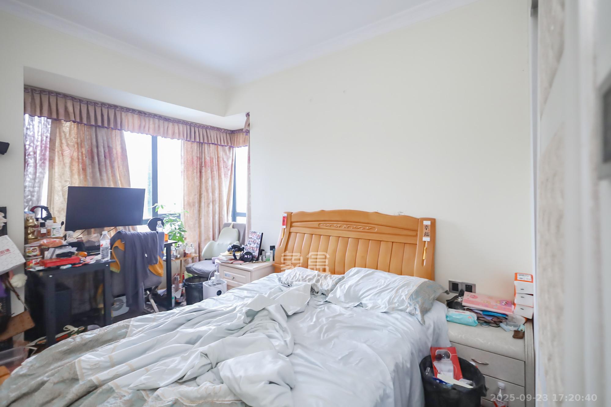 奥克斯广场  3室2厅2卫    105.0万 奥克斯广场  3室2厅2卫    105.0万卧室