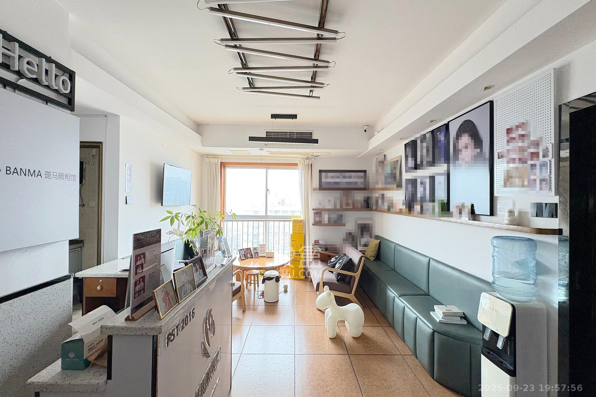 君临国际 2室2厅1卫 117.0万 君临国际 2室2厅1卫 117.0万客厅