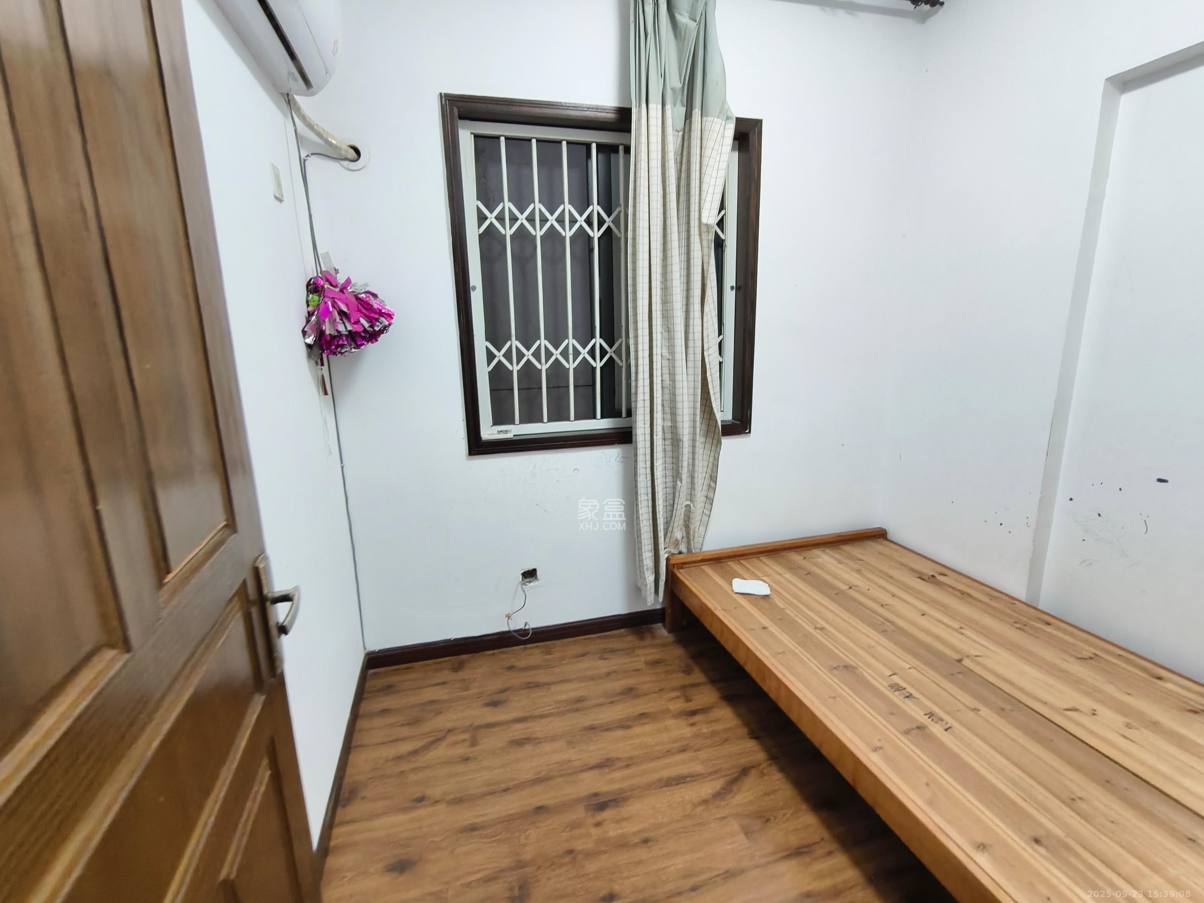 阳光100一期、四五期 3室2厅1卫 2000.0元/月 阳光100一期、四五期 3室2厅1卫 2000.0元/月室内图