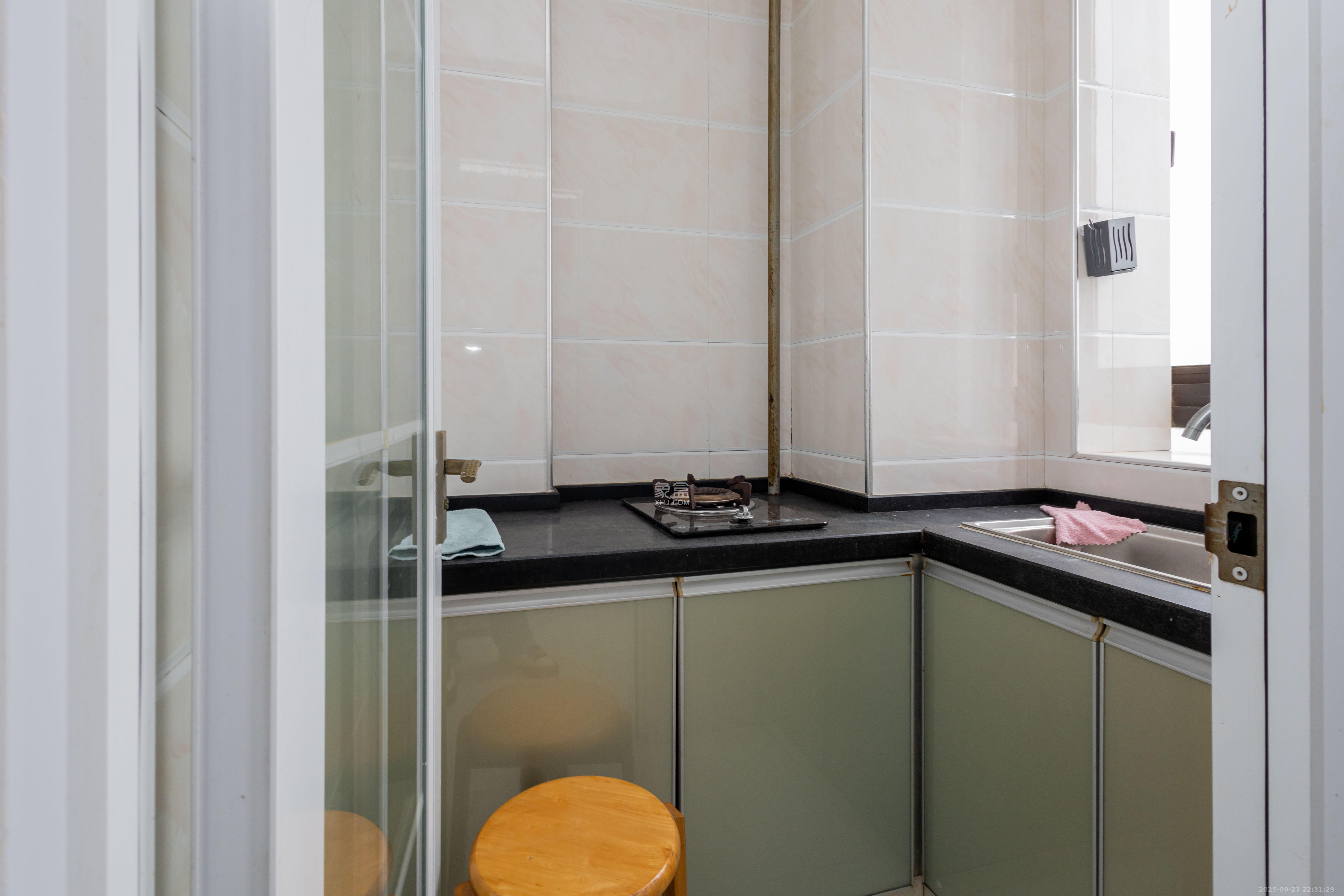 爵士湘  1室1厅1卫    16.8万 爵士湘  1室1厅1卫    16.8万厨房