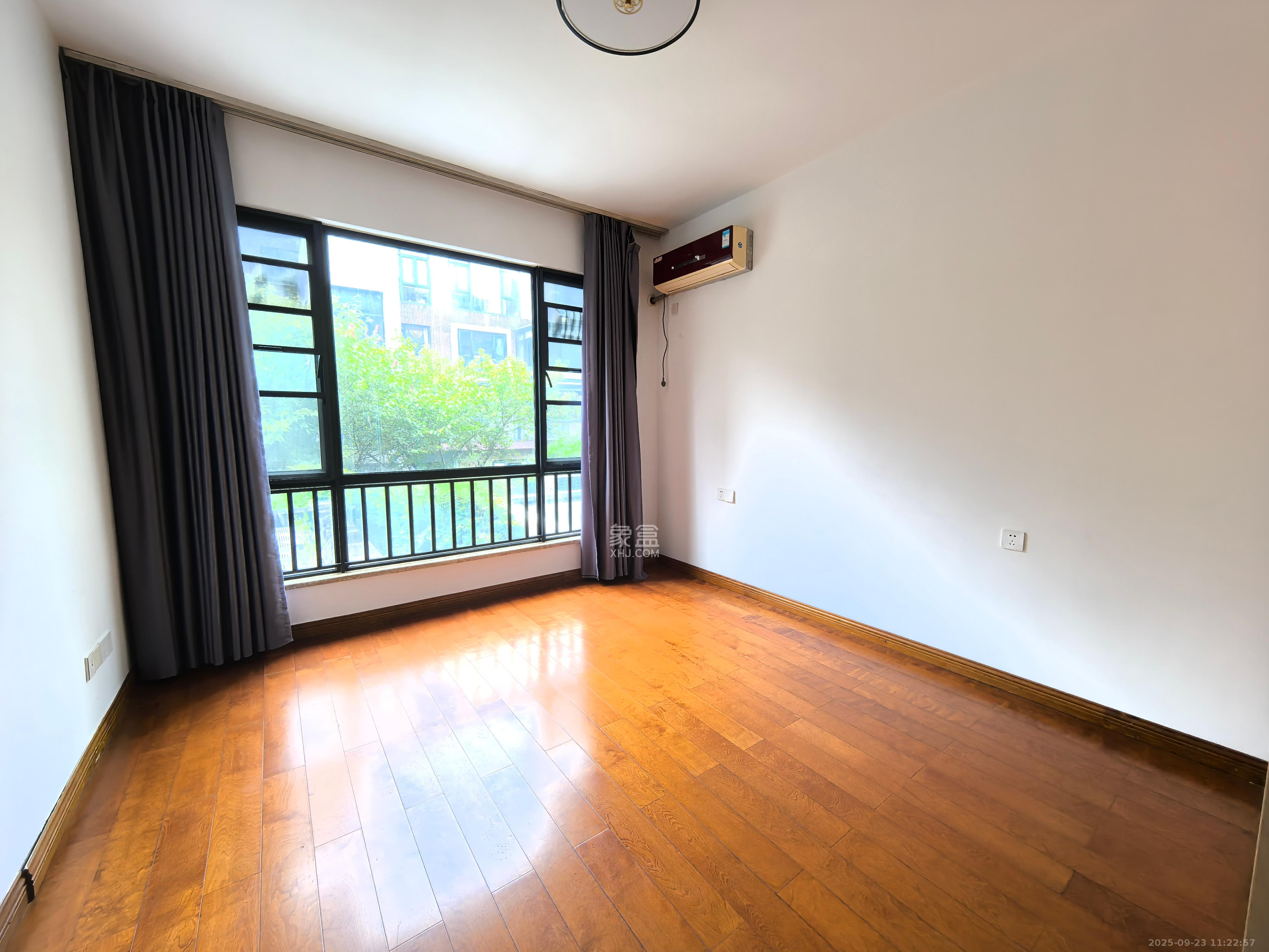 万科城 5室2厅2卫 10000.0元/月 万科城 5室2厅2卫 10000.0元/月室内图