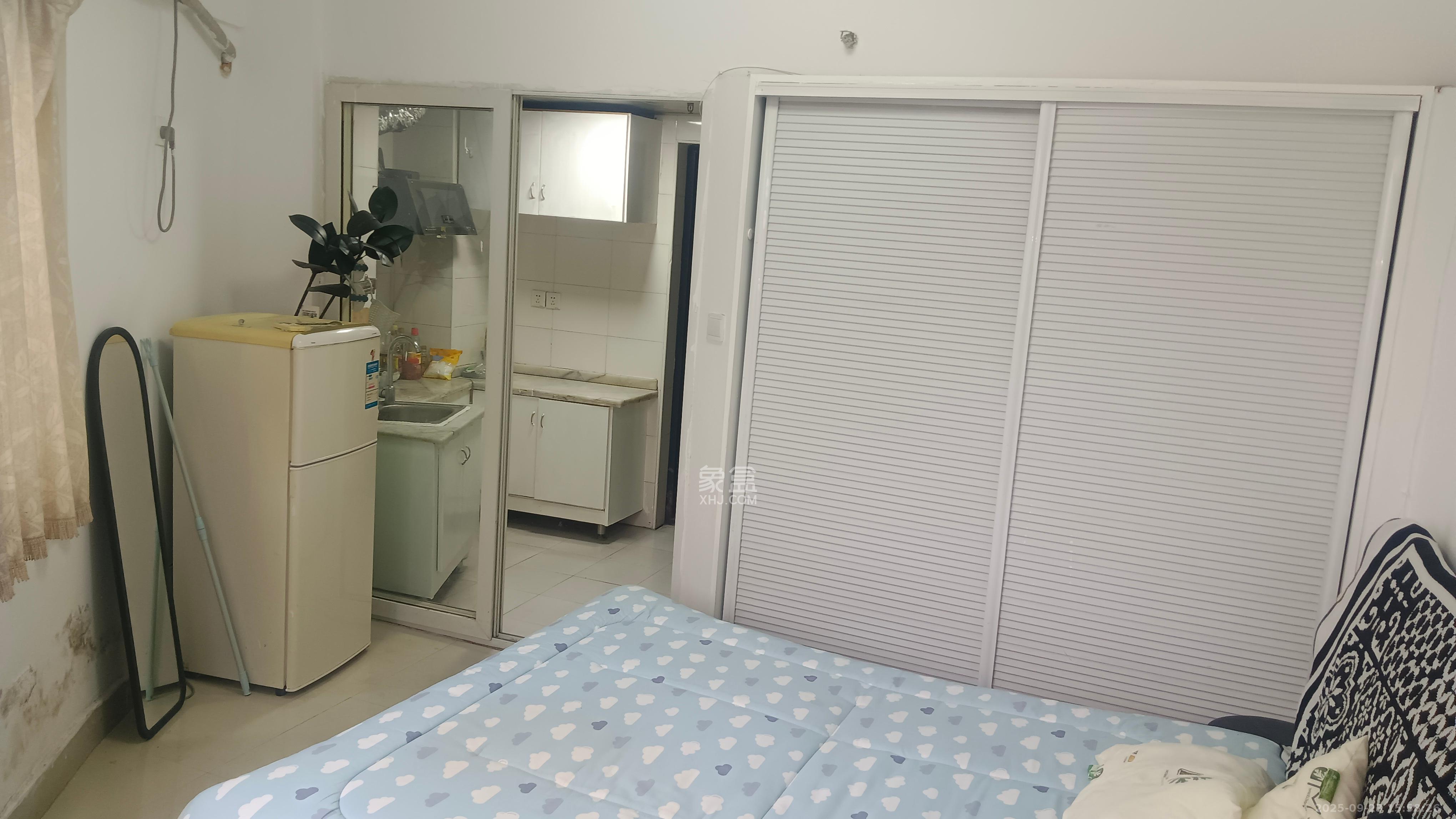 2076至高点 1室1厅1卫 1280.0元/月 2076至高点 1室1厅1卫 1280.0元/月室内图