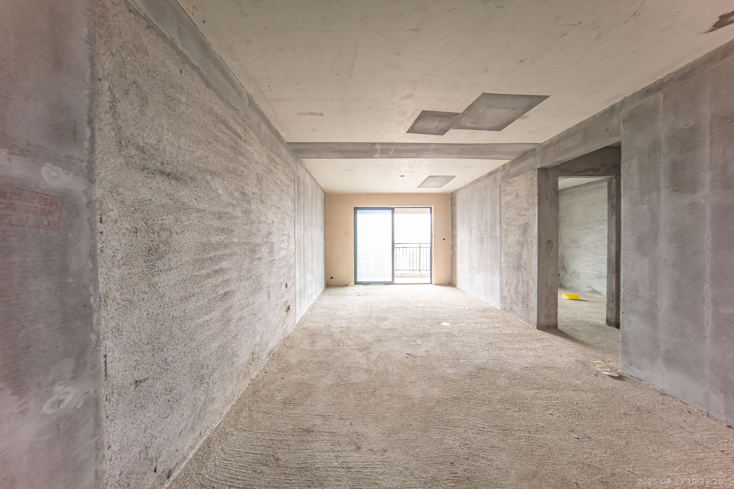 汉高学士府 3室2厅2卫 72.8万 汉高学士府 3室2厅2卫 72.8万客厅