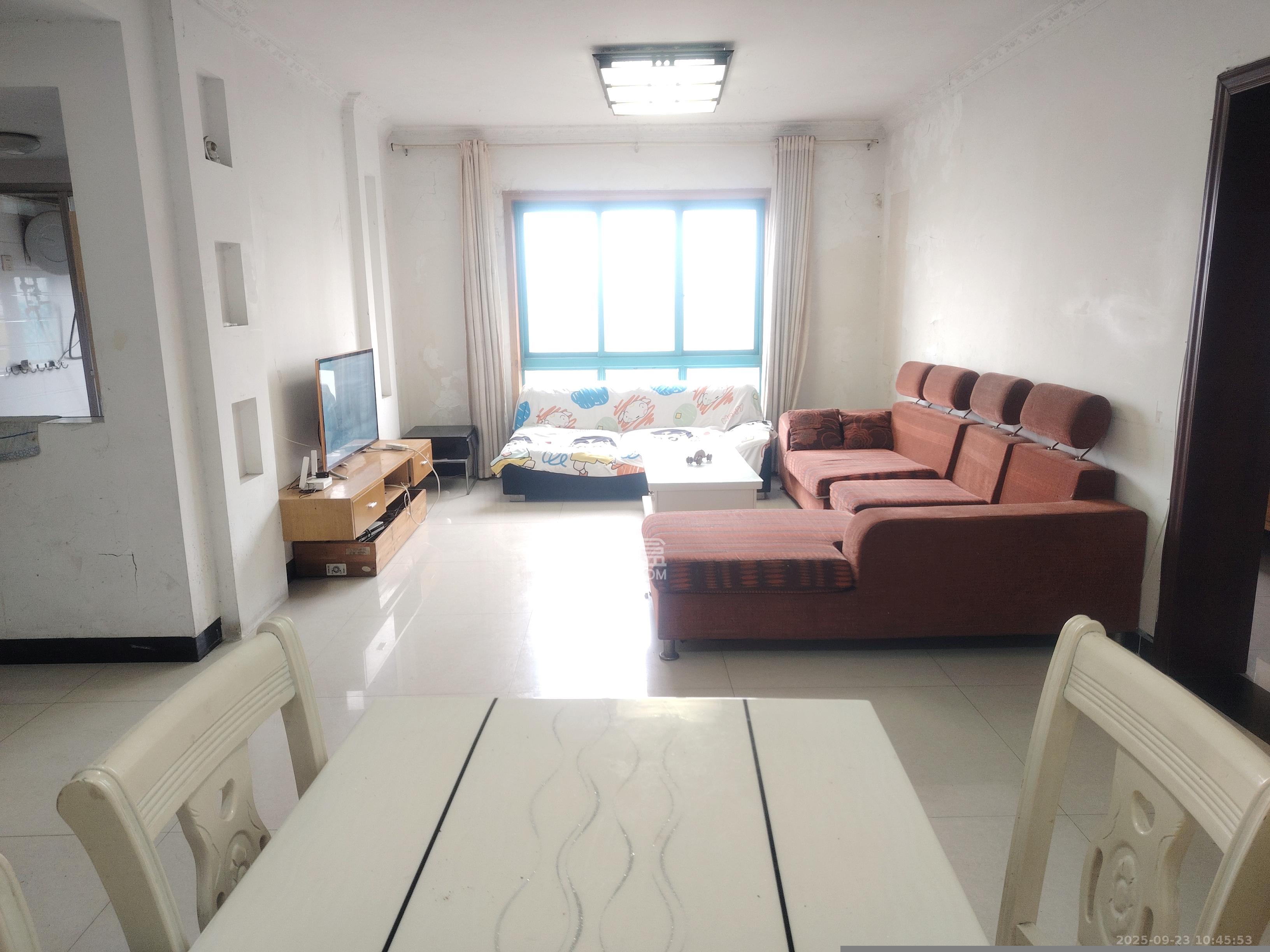 蝴蝶谷  3室2厅1卫    1600.0元/月室内图