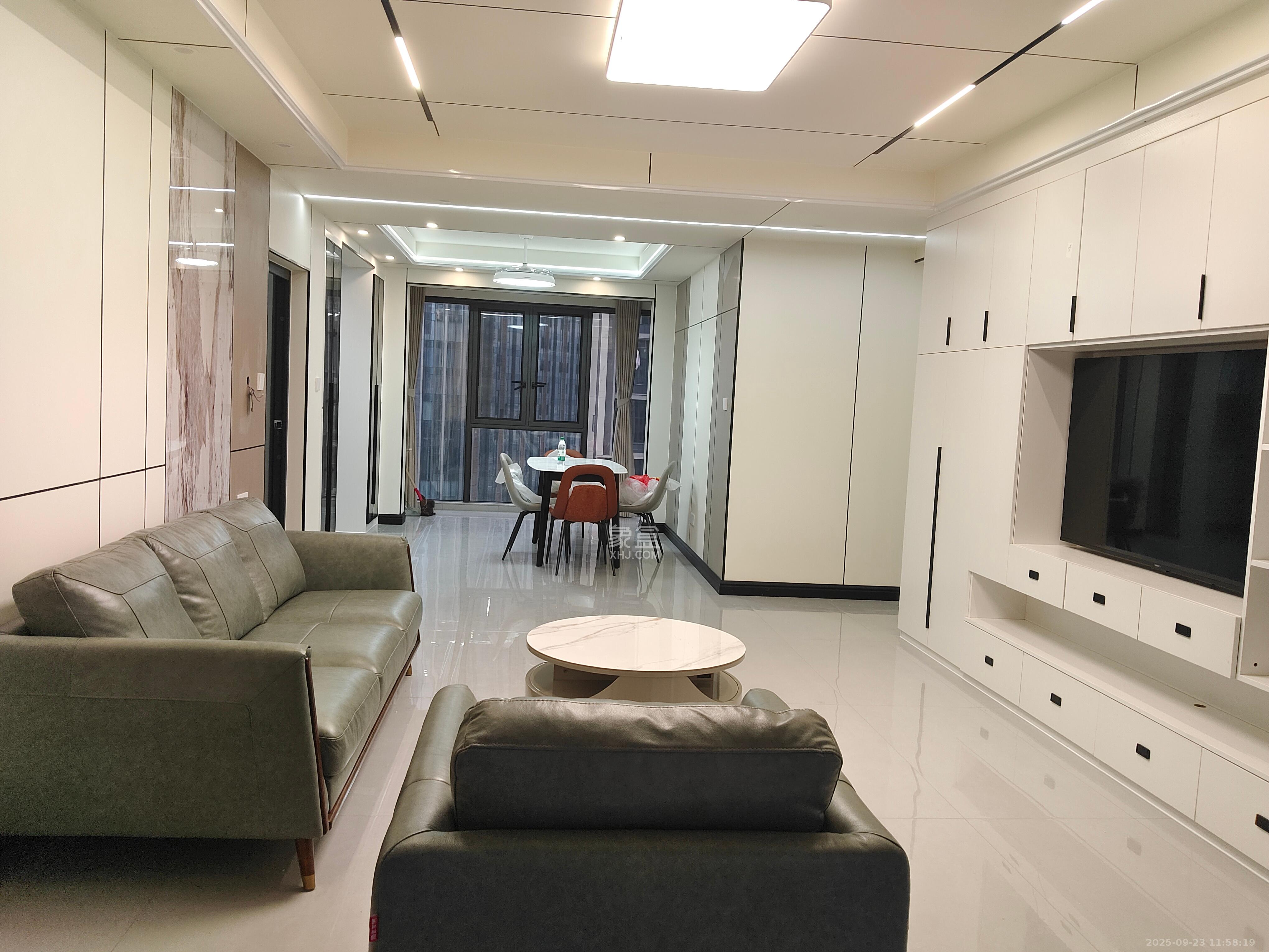 岭福家苑(天心佳苑) 4室2厅2卫 4300.0元/月 岭福家苑(天心佳苑) 4室2厅2卫 4300.0元/月室内图