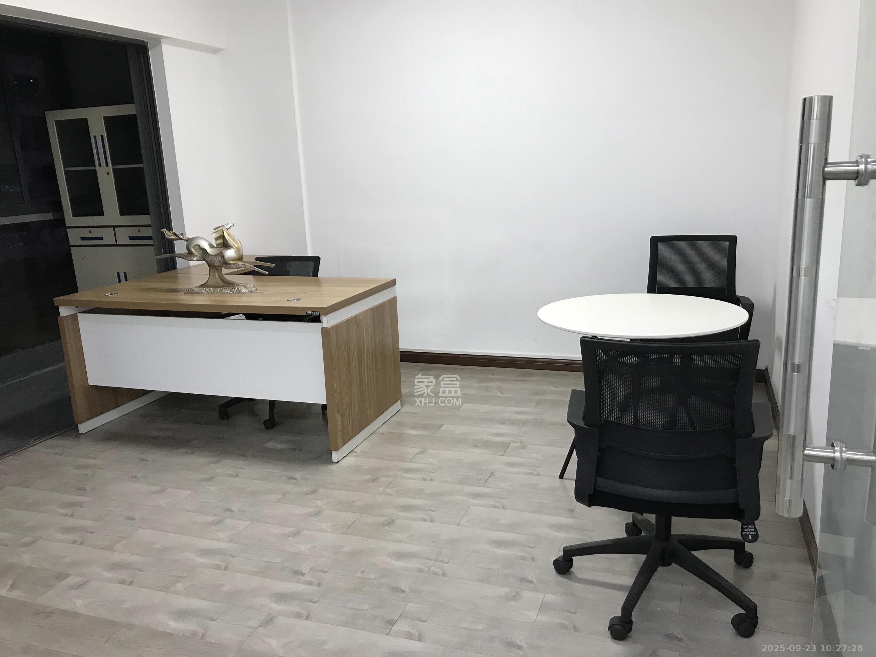 复地星光天地 1室1厅1卫 5000.0元/月 复地星光天地 1室1厅1卫 5000.0元/月室内图