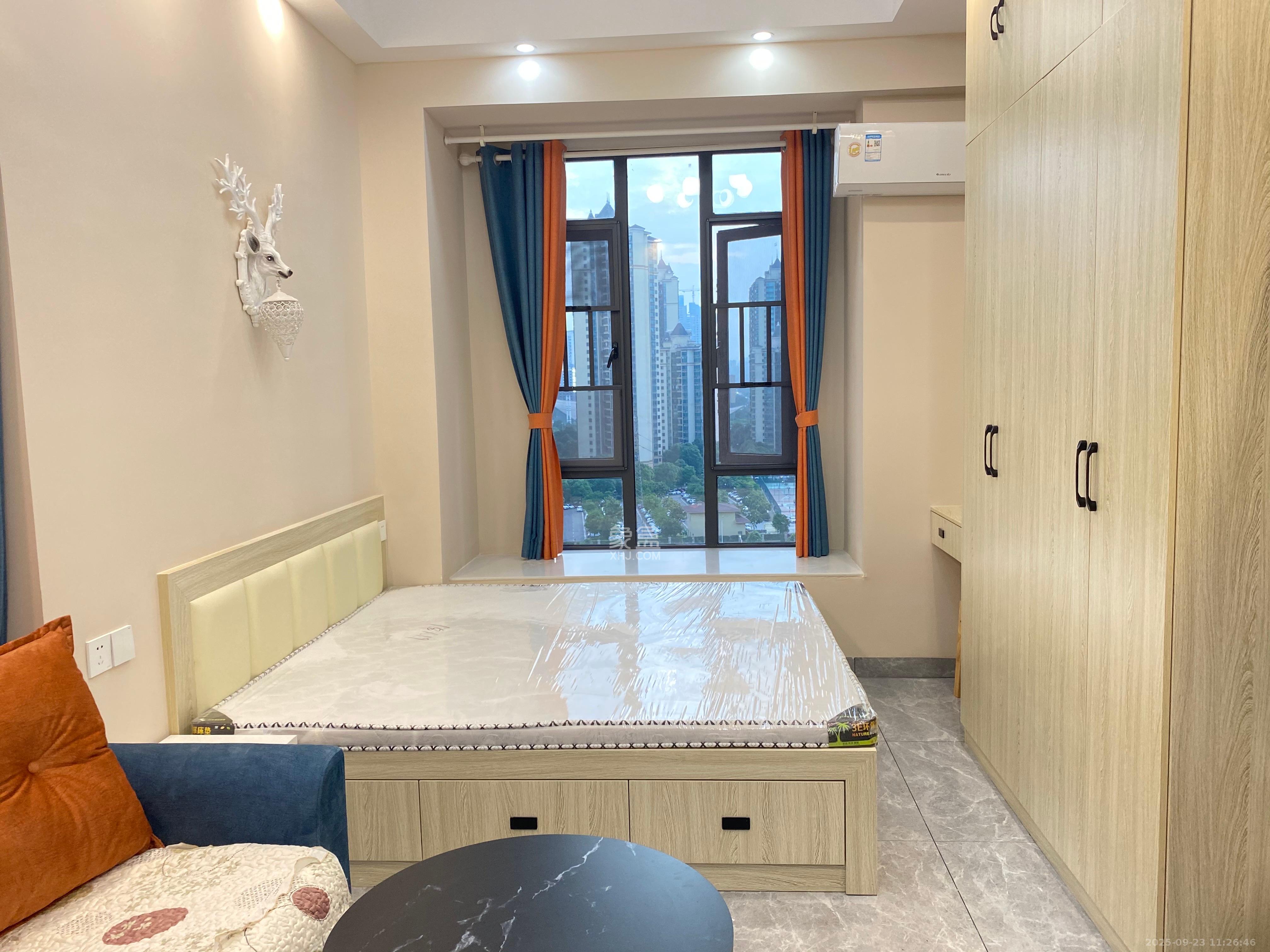 长沙高铁吾悦广场  1室1厅1卫    1700.0元/月 长沙高铁吾悦广场  1室1厅1卫    1700.0元/月