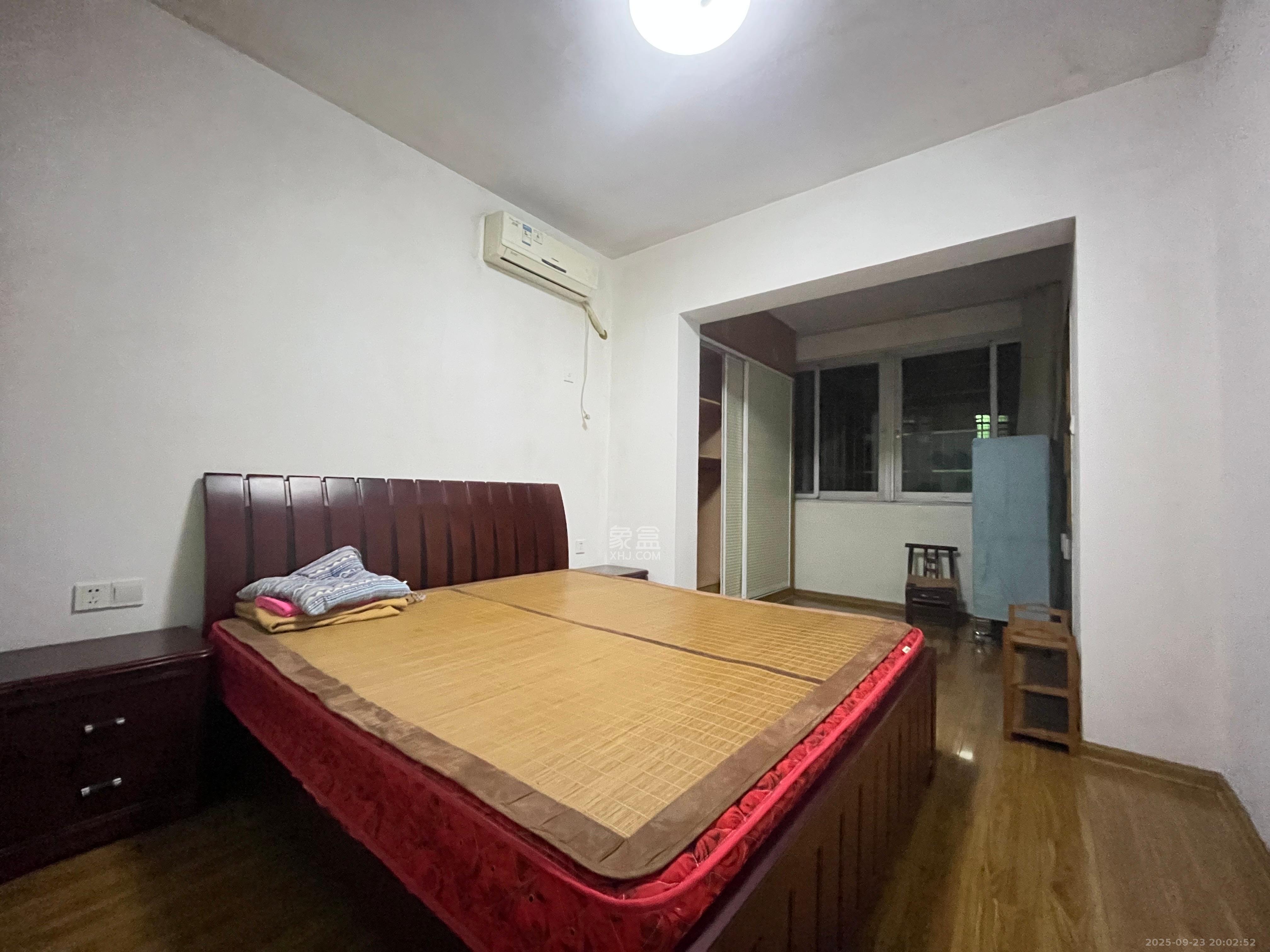 长城花园  3室2厅2卫   2600.00元/月室内图