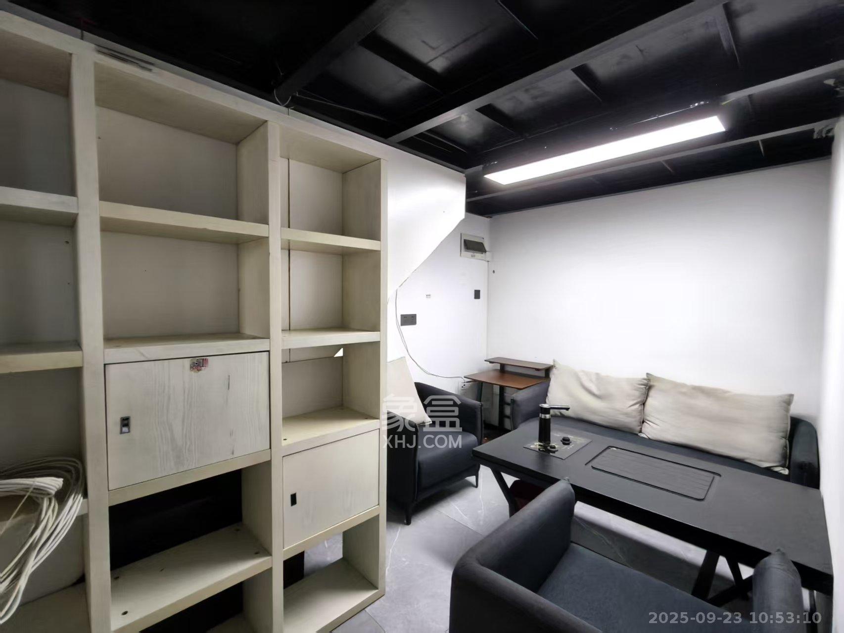 华润置地广场二期 6室1厅1卫 2500.0元/月 华润置地广场二期 6室1厅1卫 2500.0元/月室内图