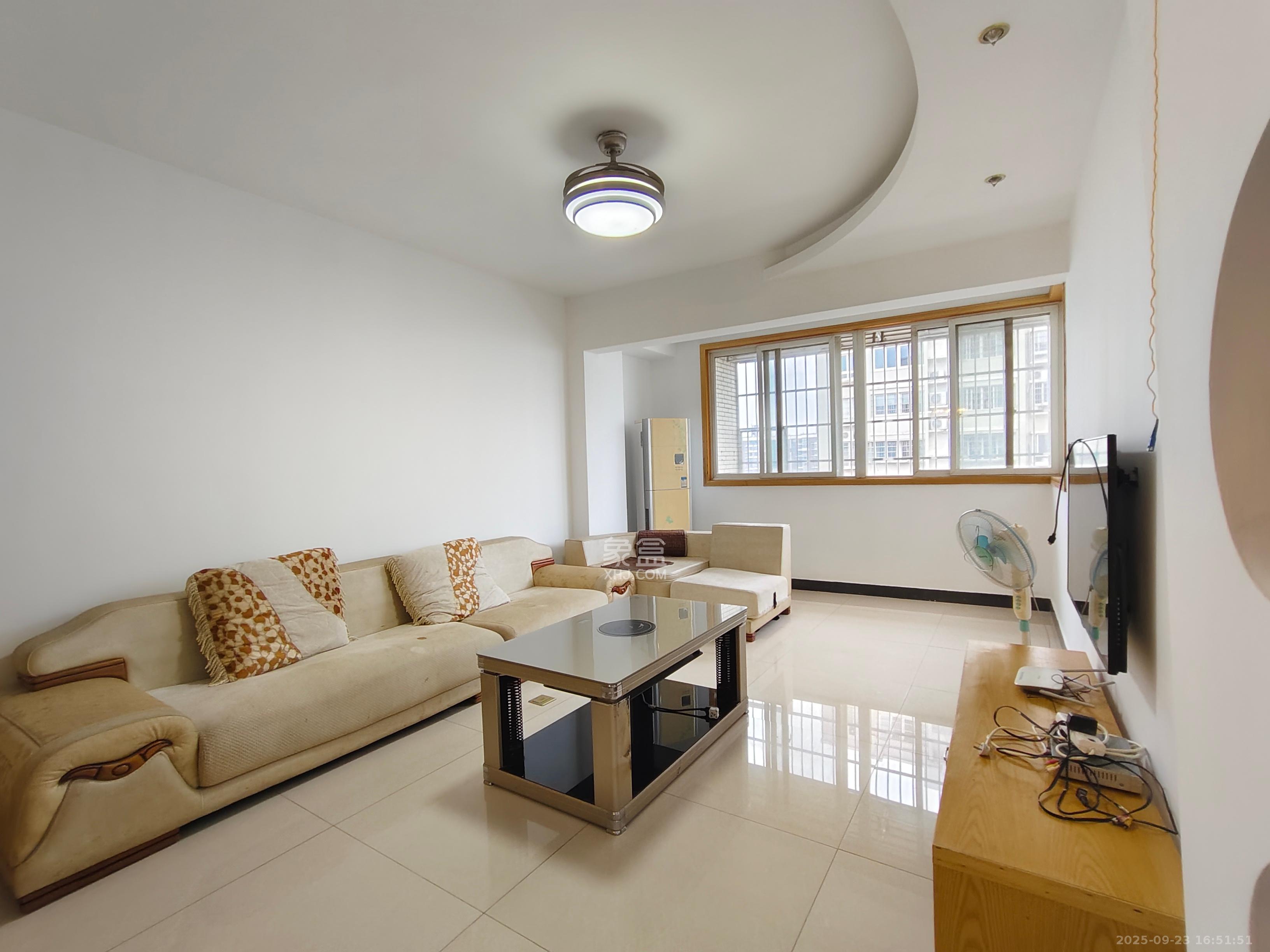 楚天中苑  3室2厅2卫    1800.0元/月 楚天中苑  3室2厅2卫    1800.0元/月室内图