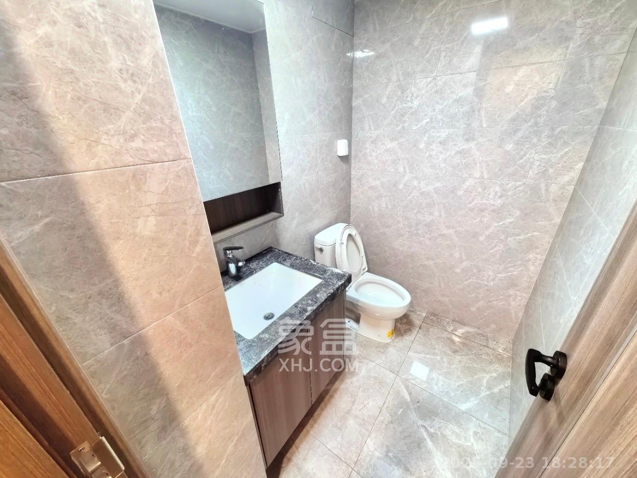 中海阅溪府 5室2厅3卫 5500.0元/月 中海阅溪府 5室2厅3卫 5500.0元/月室内图