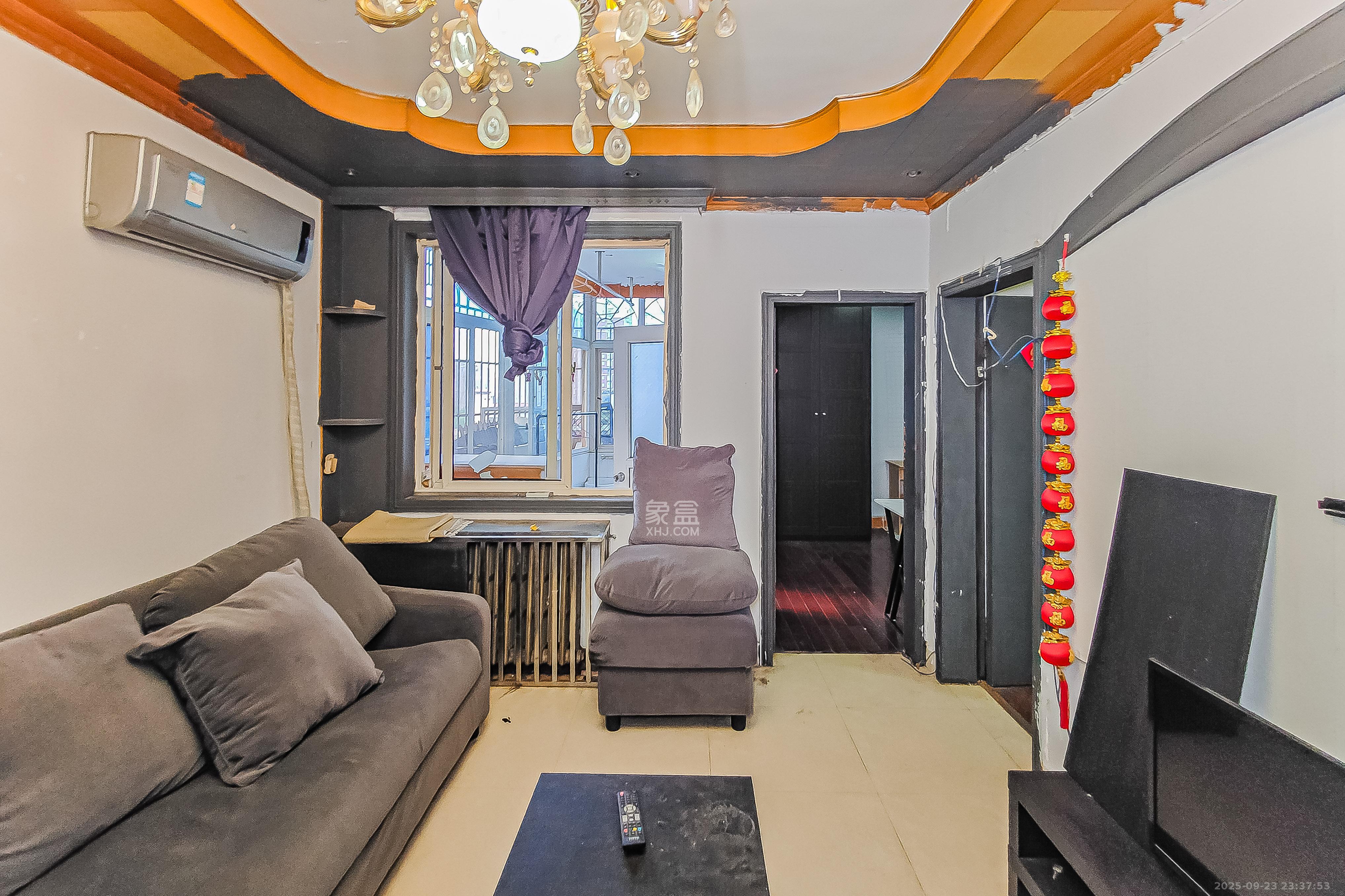 省政府机关梓园住宅区 3室1厅1卫 84.0万 省政府机关梓园住宅区 3室1厅1卫 84.0万客厅