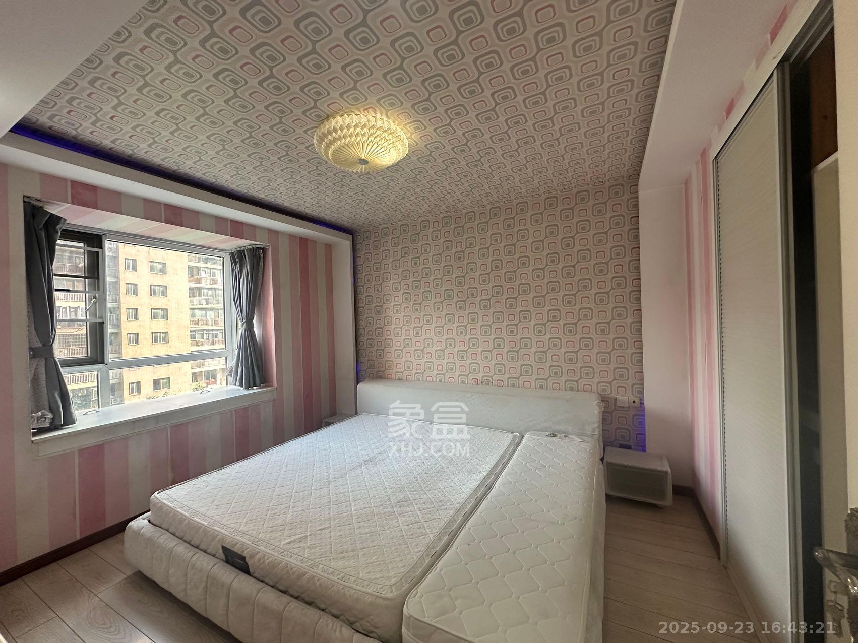 万国城(当代满庭春MOMA)一期 3室2厅2卫 2400.0元/月 万国城(当代满庭春MOMA)一期 3室2厅2卫 2400.0元/月室内图