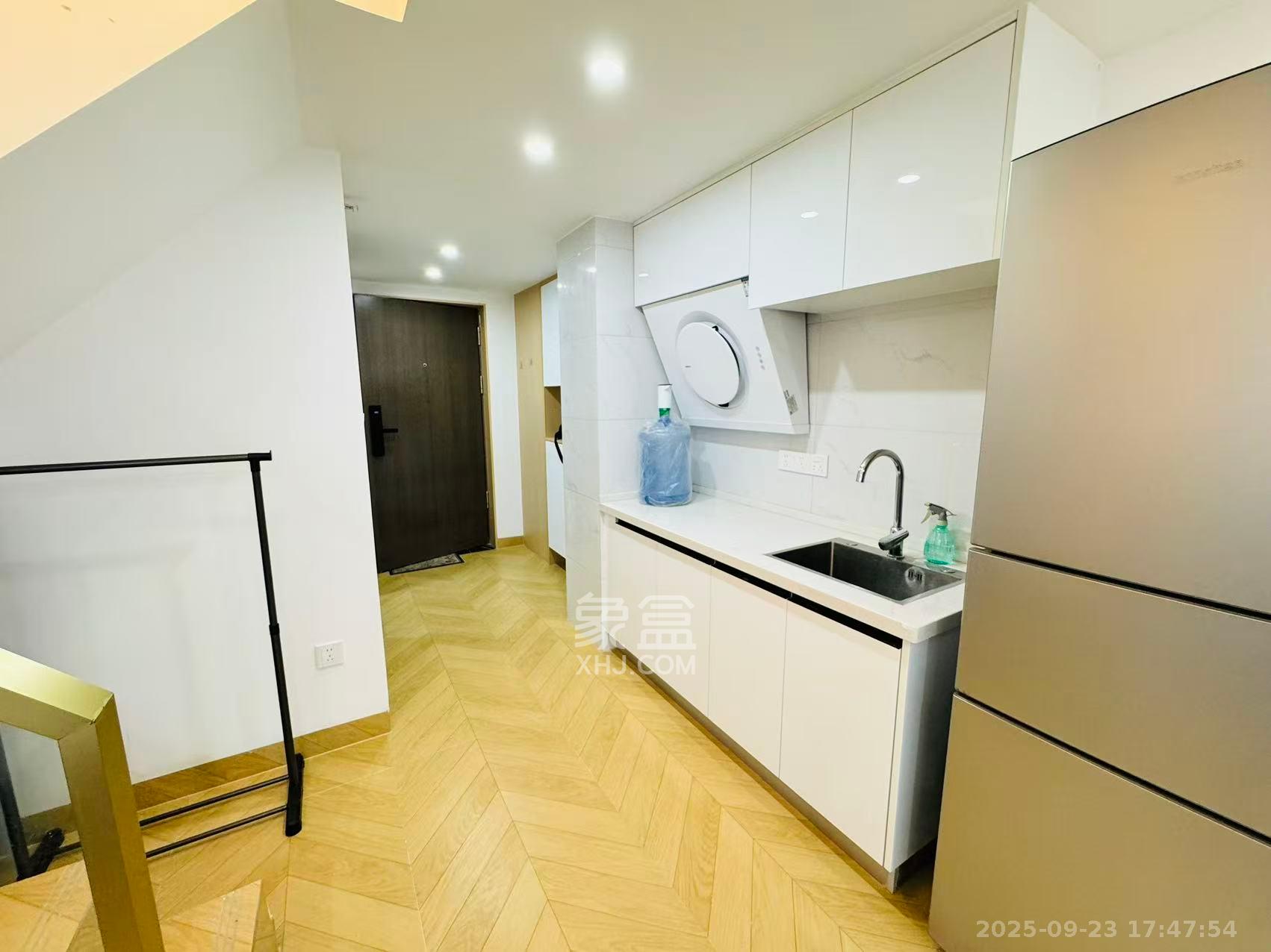 龙湖铂金岛 2室2厅1卫 2600.0元/月 龙湖铂金岛 2室2厅1卫 2600.0元/月室内图