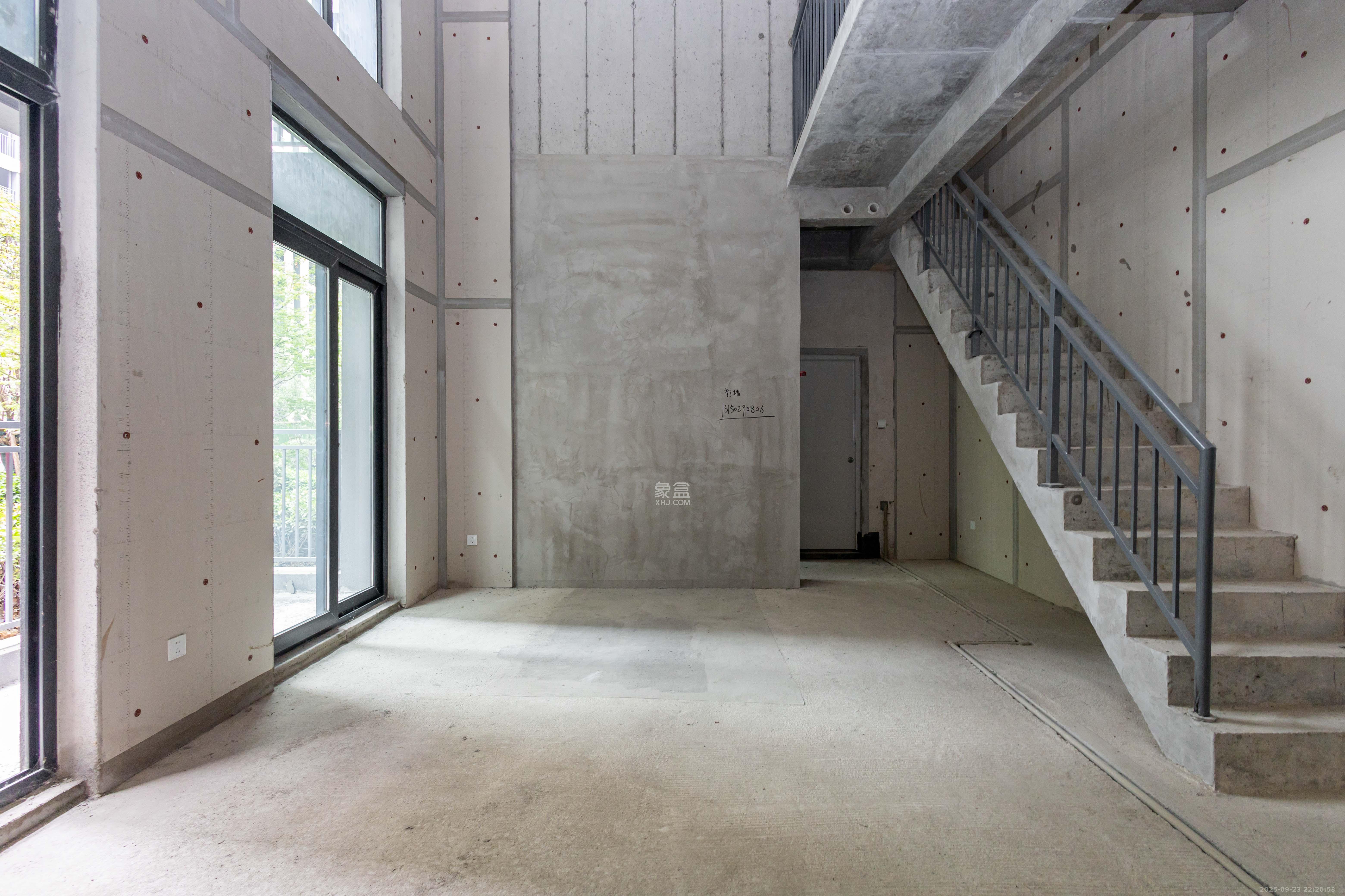 中建桃李九章  3室1厅2卫    150.0万客厅