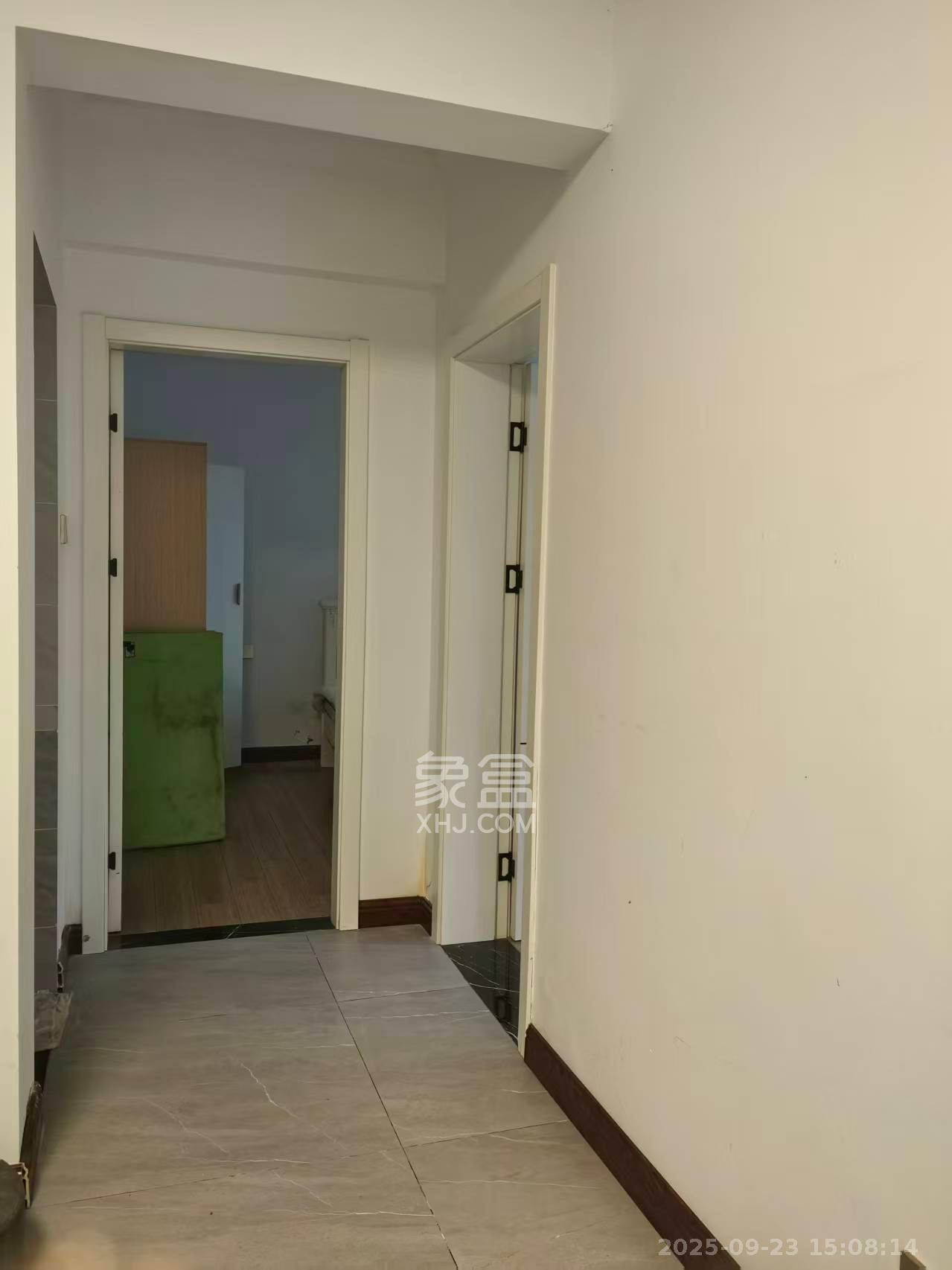 绿地新都会  2室2厅1卫    1800.0元/月室内图