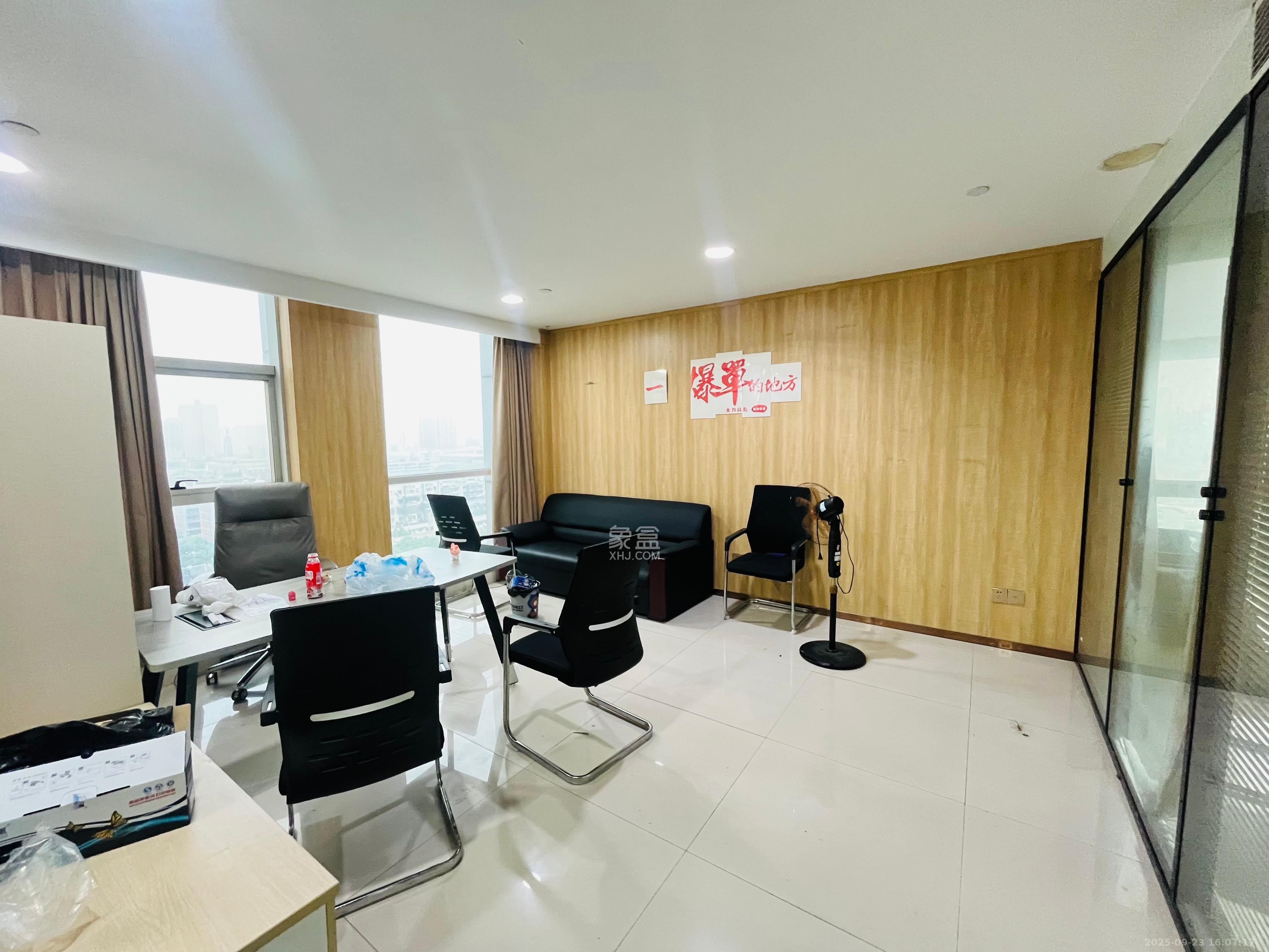 宇成朝阳广场 3室1厅1卫 5500.0元/月 宇成朝阳广场 3室1厅1卫 5500.0元/月室内图