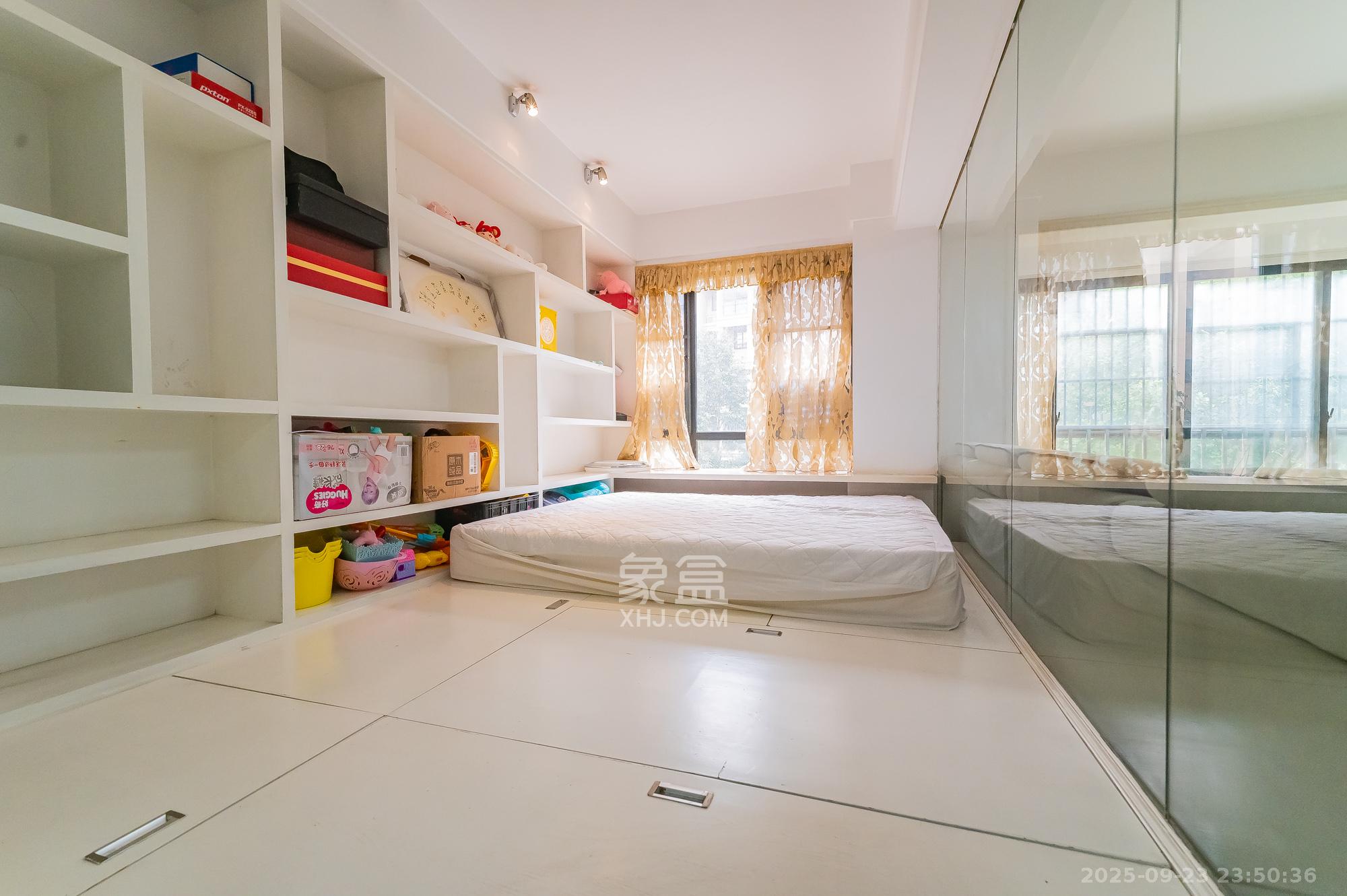 深业睿城  4室2厅2卫    133.8万卧室