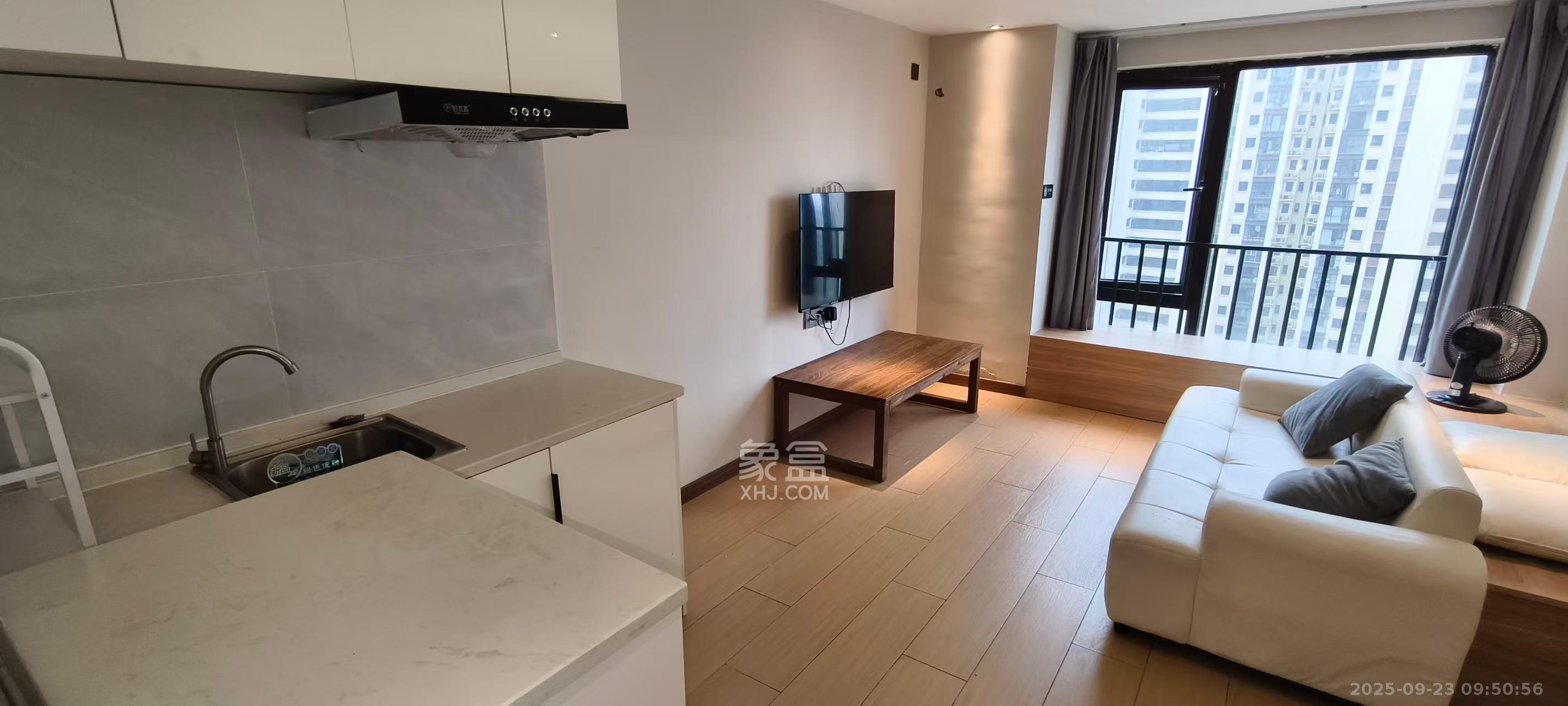 卓越江岸  2室1厅1卫    2500.0元/月室内图