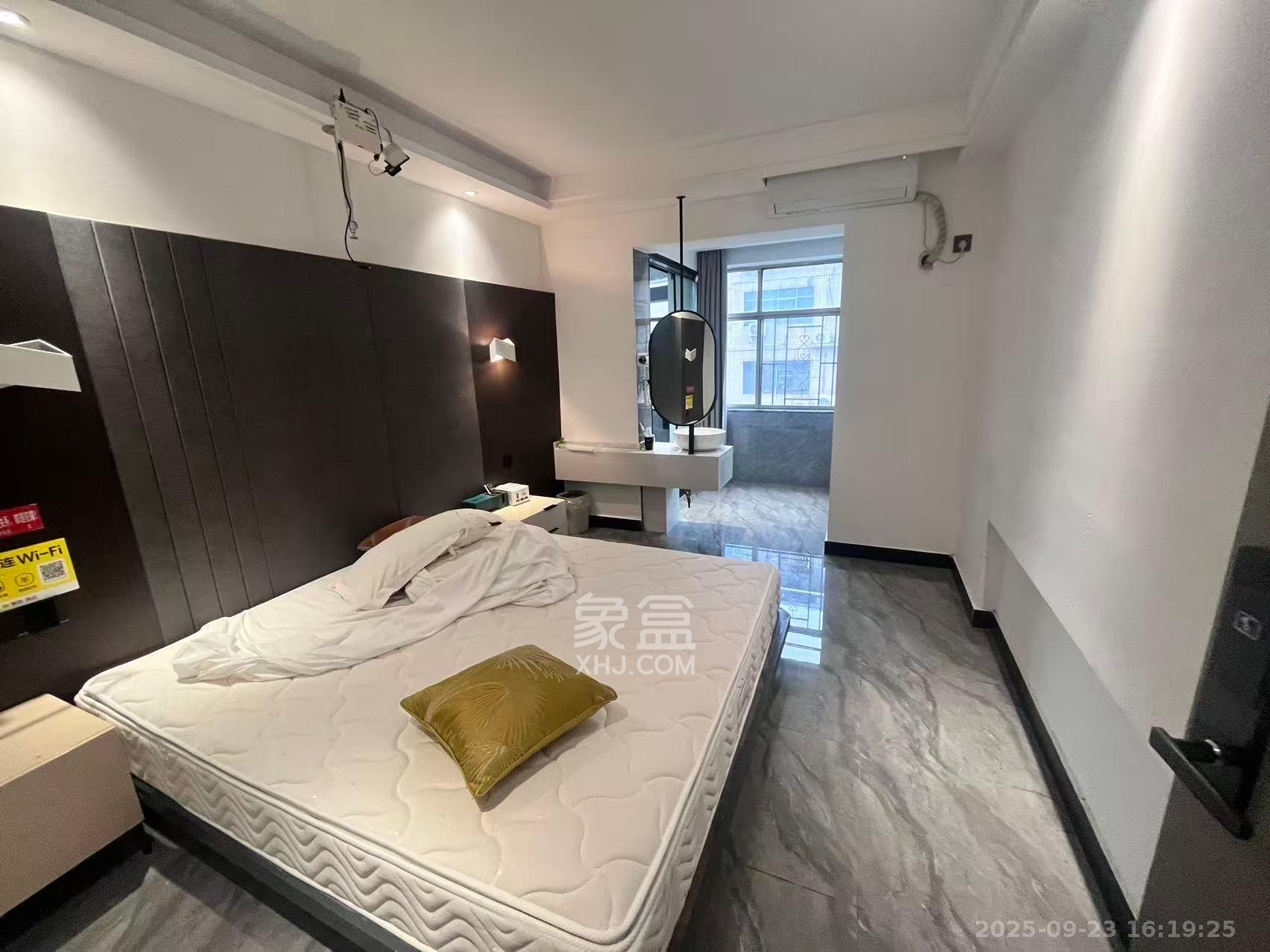 王府井公寓(福源公寓) 4室2厅2卫 6000.0元/月 王府井公寓(福源公寓) 4室2厅2卫 6000.0元/月室内图