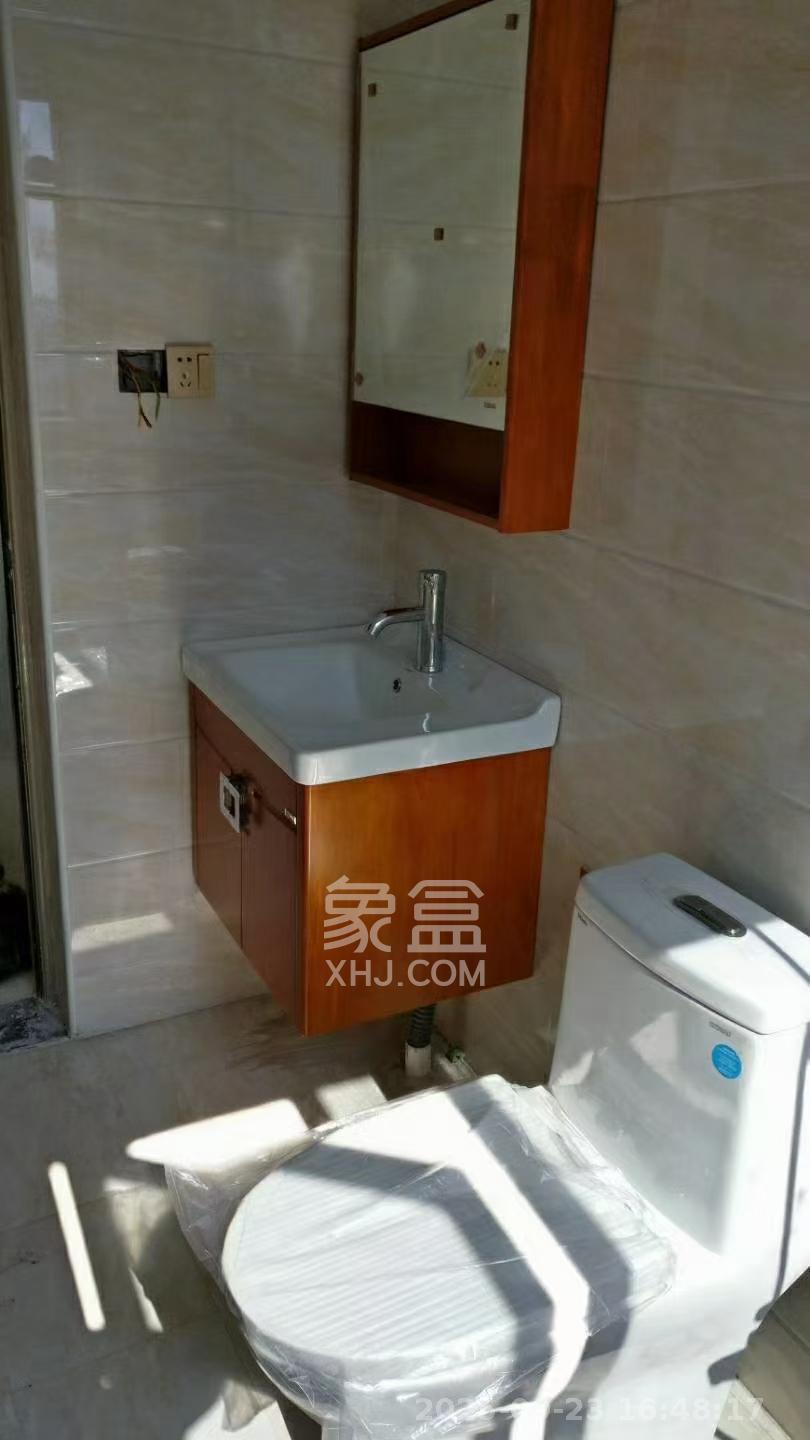 长房半岛蓝湾（观山月）  3室2厅1卫    2300.0元/月室内图