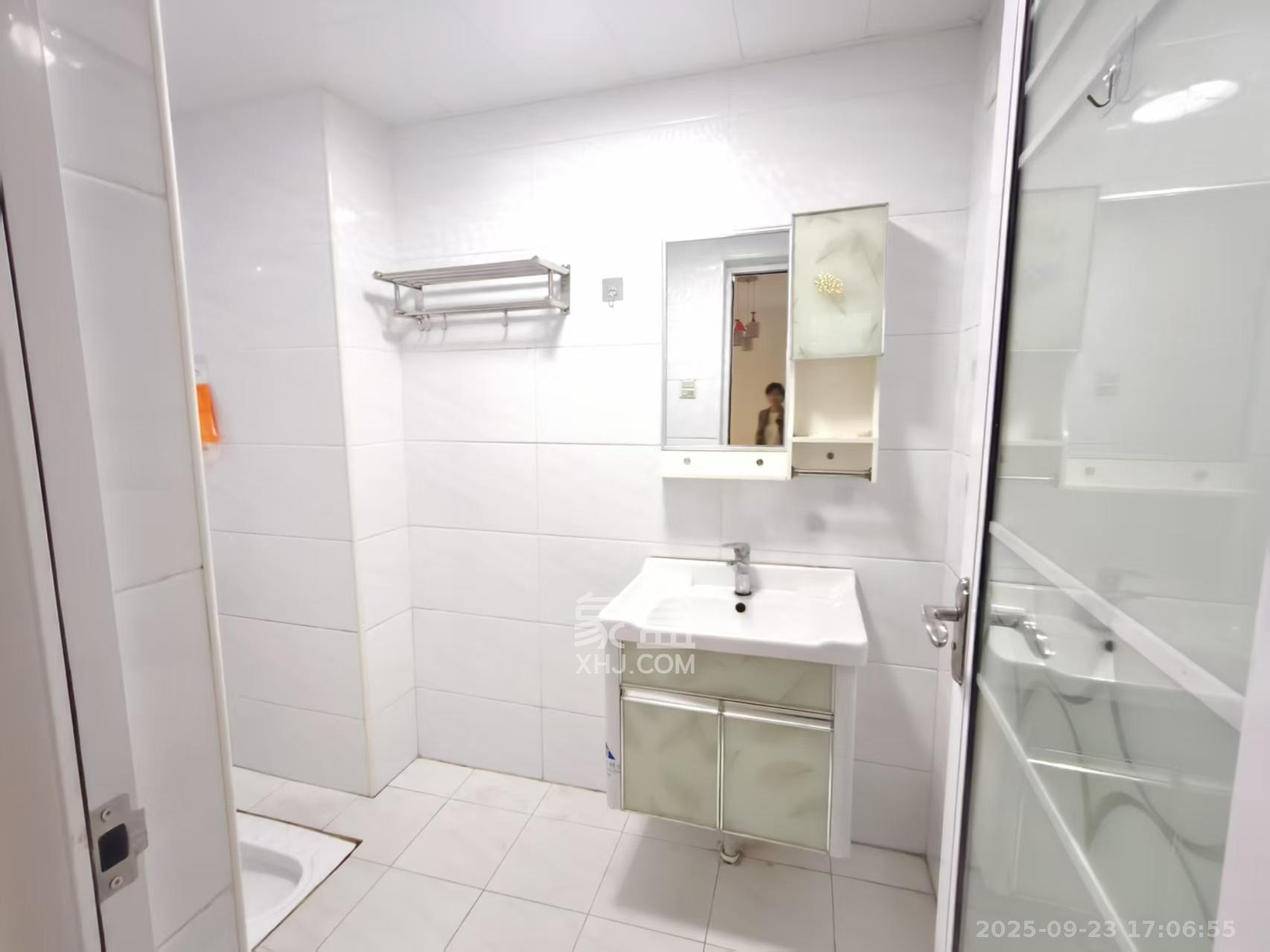 绿地公馆(绿地名邸) 2室2厅1卫 2000.0元/月 绿地公馆(绿地名邸) 2室2厅1卫 2000.0元/月室内图