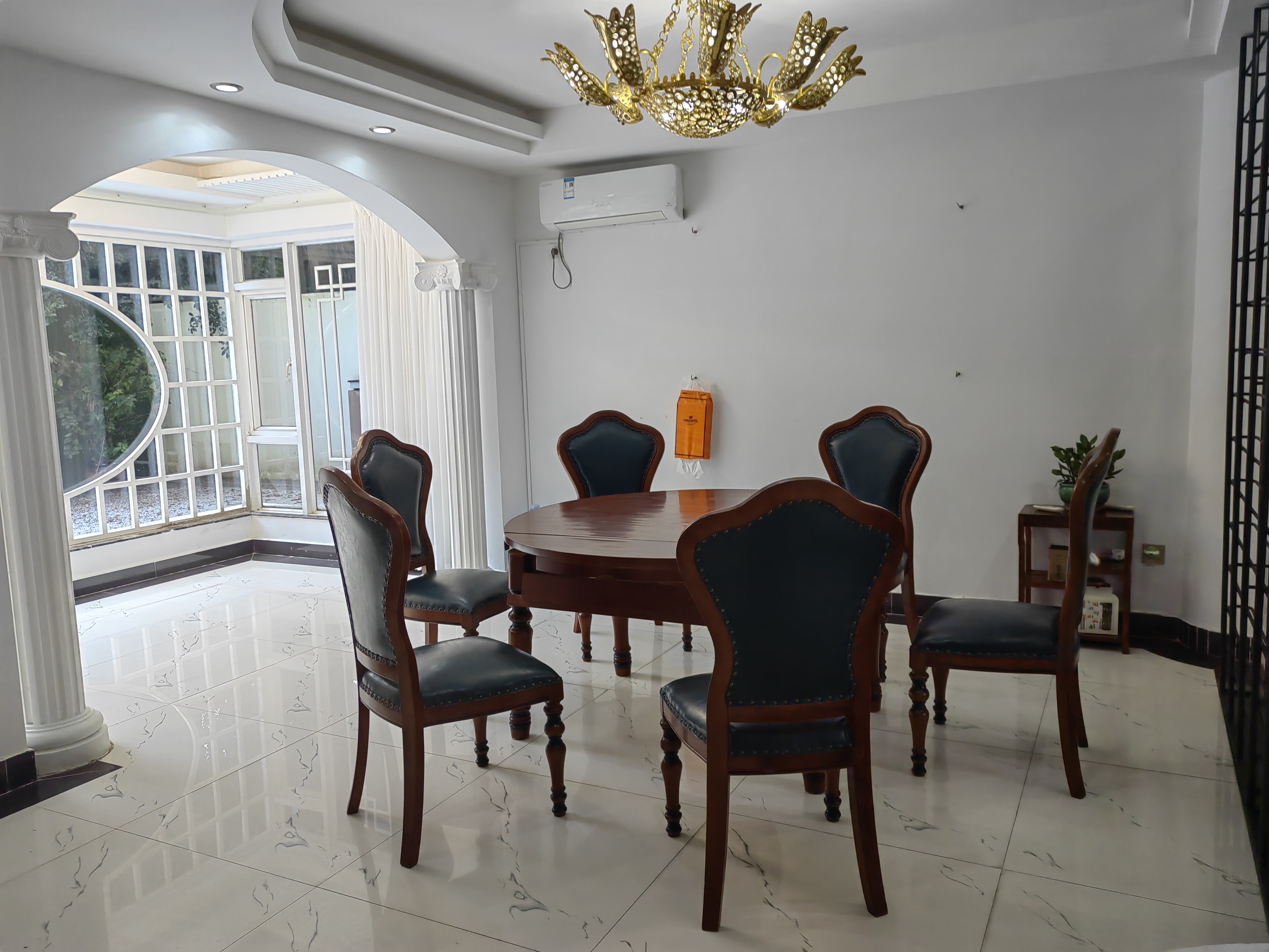 半山花园别墅  6室3厅1卫    29000.0元/月户型图