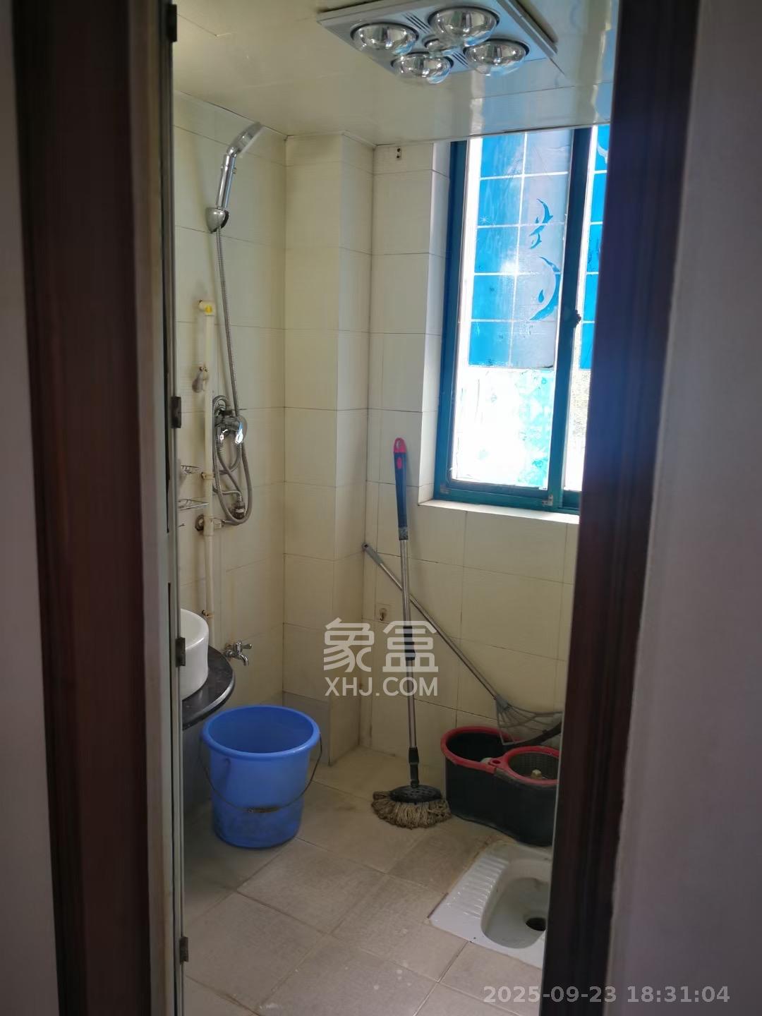 东方新城  2室2厅1卫    2100.0元/月室内图