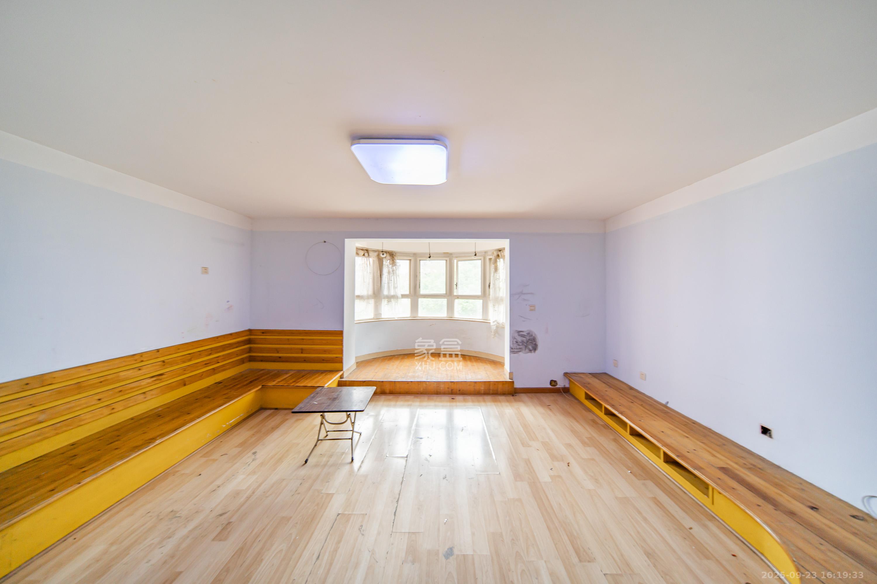 科教新村 3室2厅1卫 106.0万 科教新村 3室2厅1卫 106.0万客厅