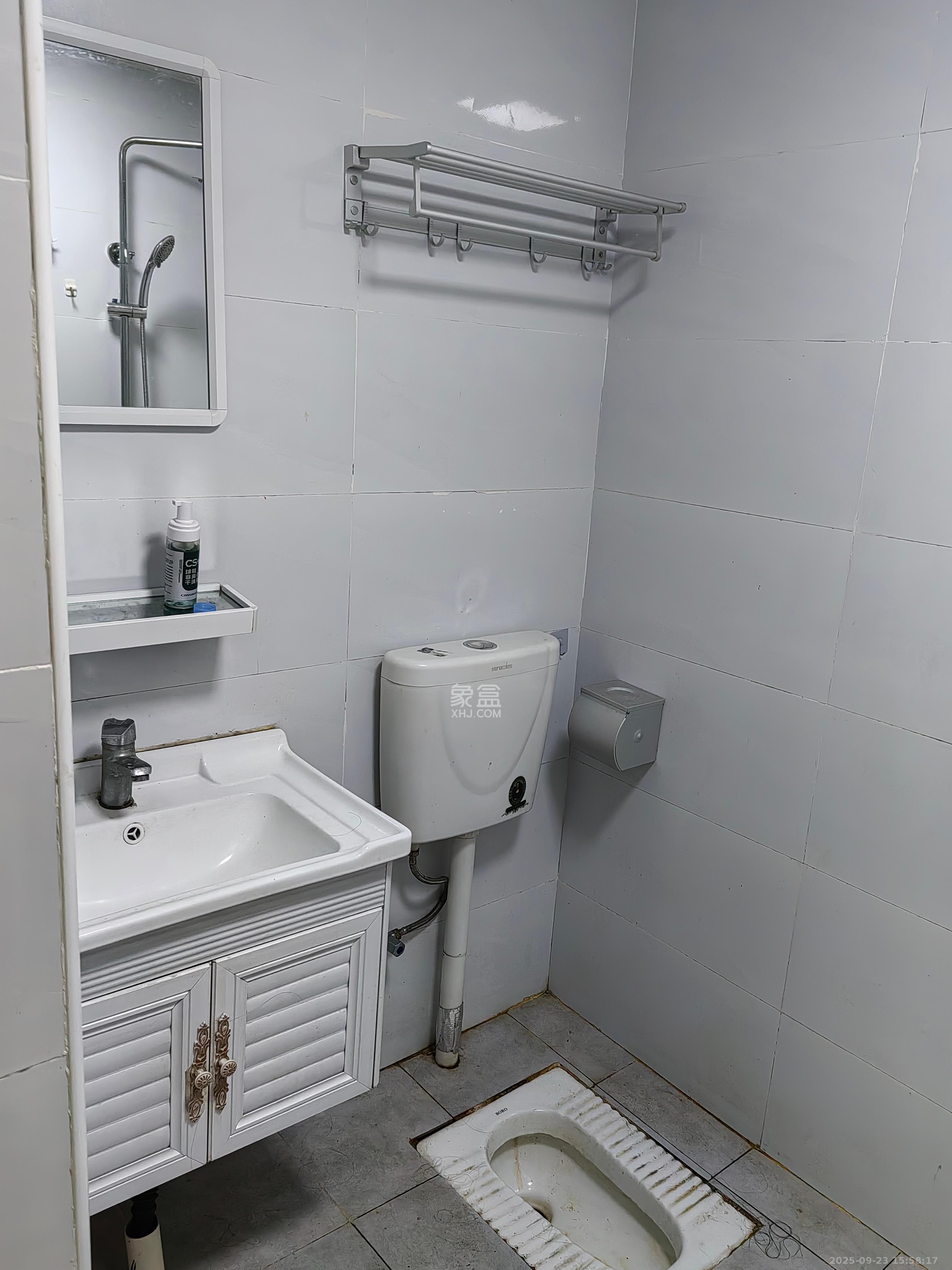 钱隆世家  1室1厅1卫    1400.0元/月室内图